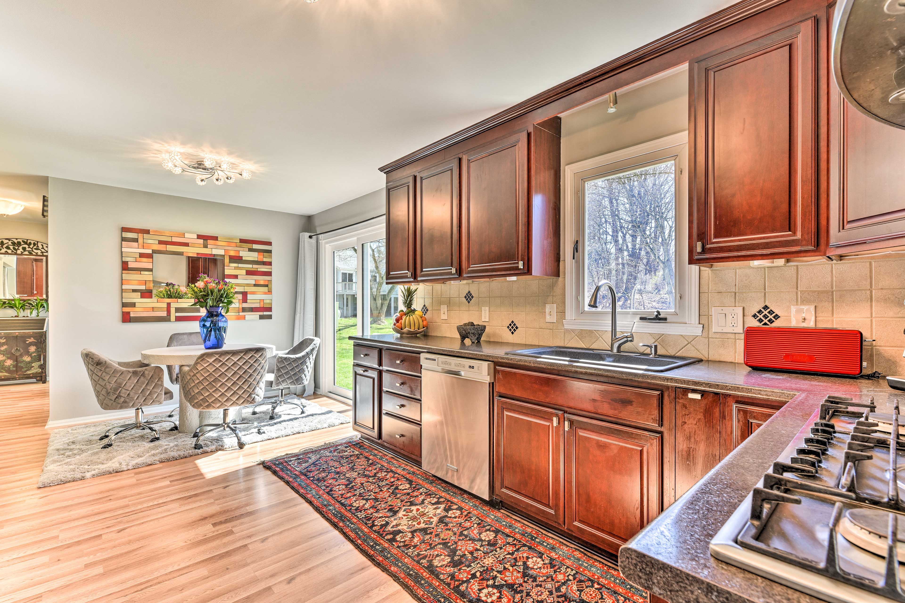 Fully Equipped Kitchen | Trash Bags & Paper Towels Provided