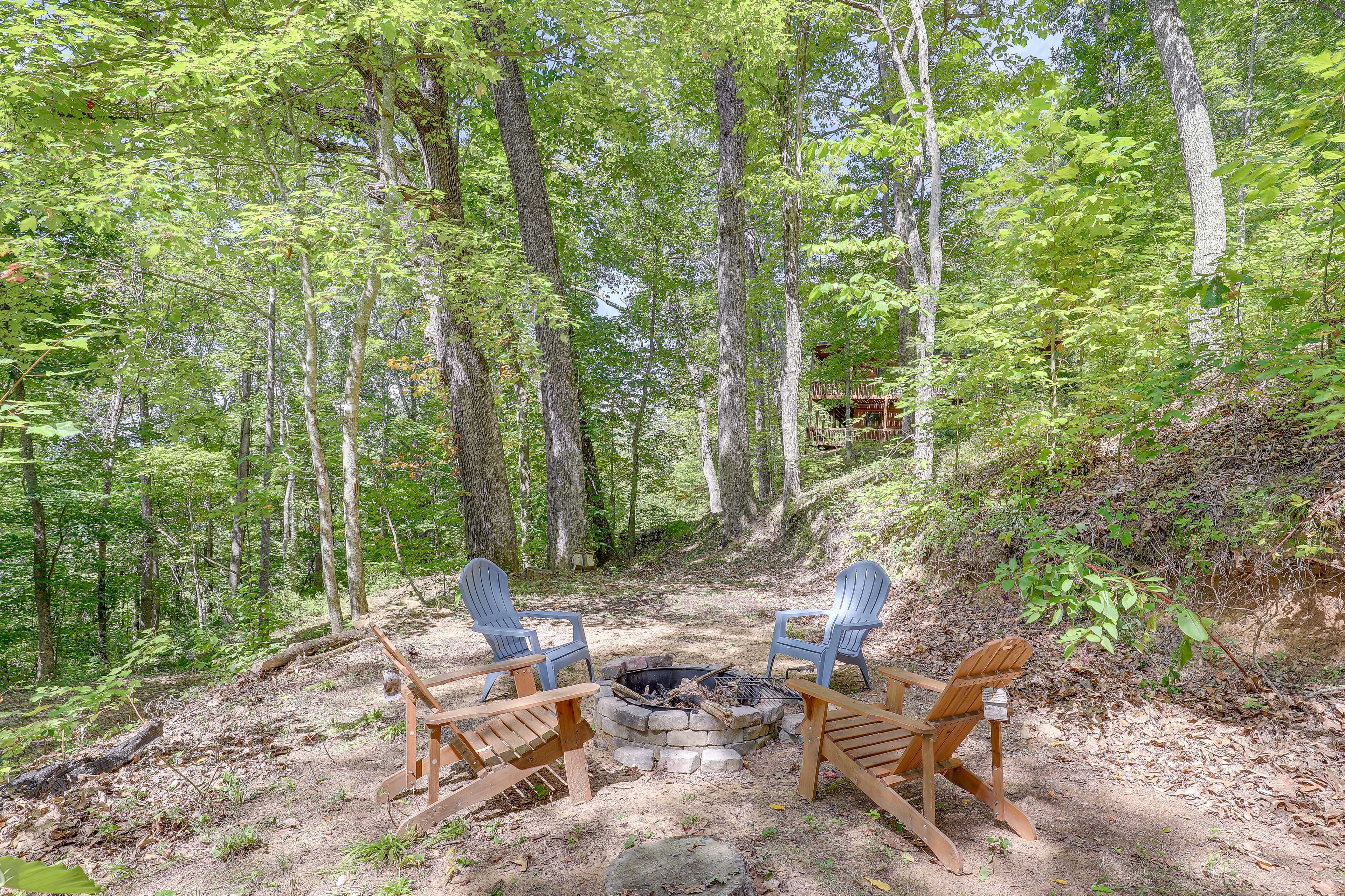 Private Fire Pit | Pet Friendly w/ Fee | ~15 Mi to Emerald Village