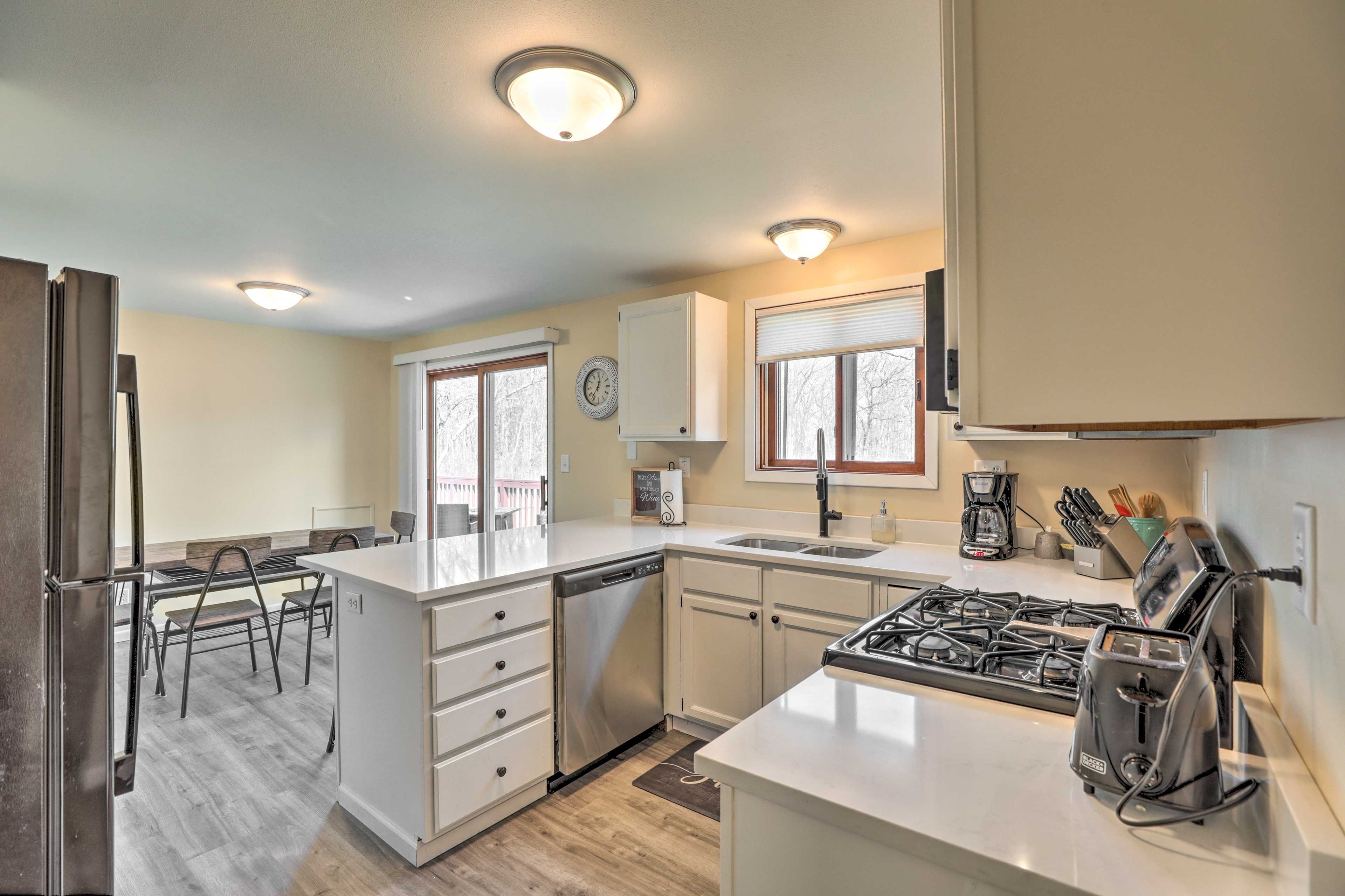 Kitchen | Knife Set | Spices | Trash Bags | Paper Towels