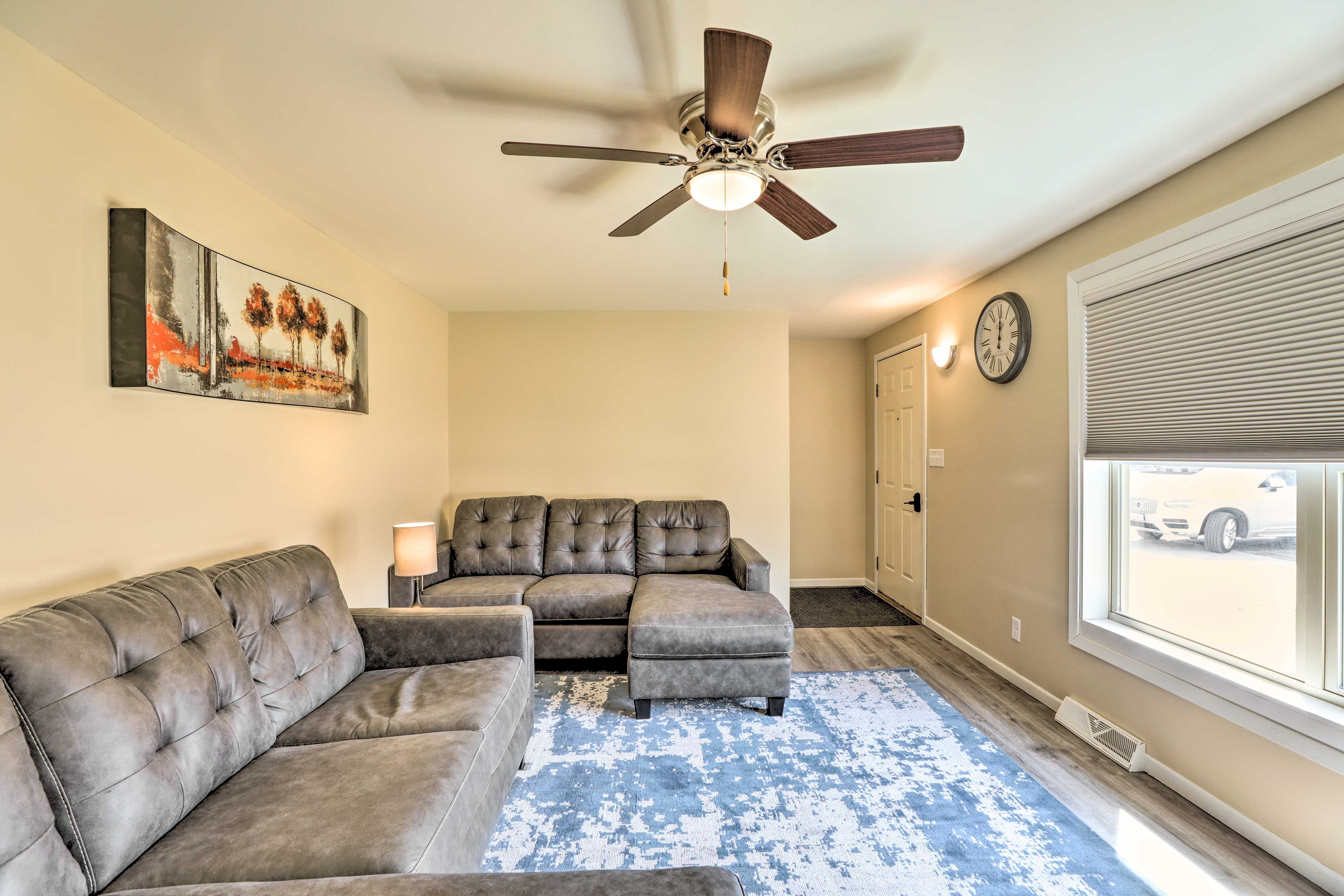 Living Room | Central A/C & Heating | Keyless Entry