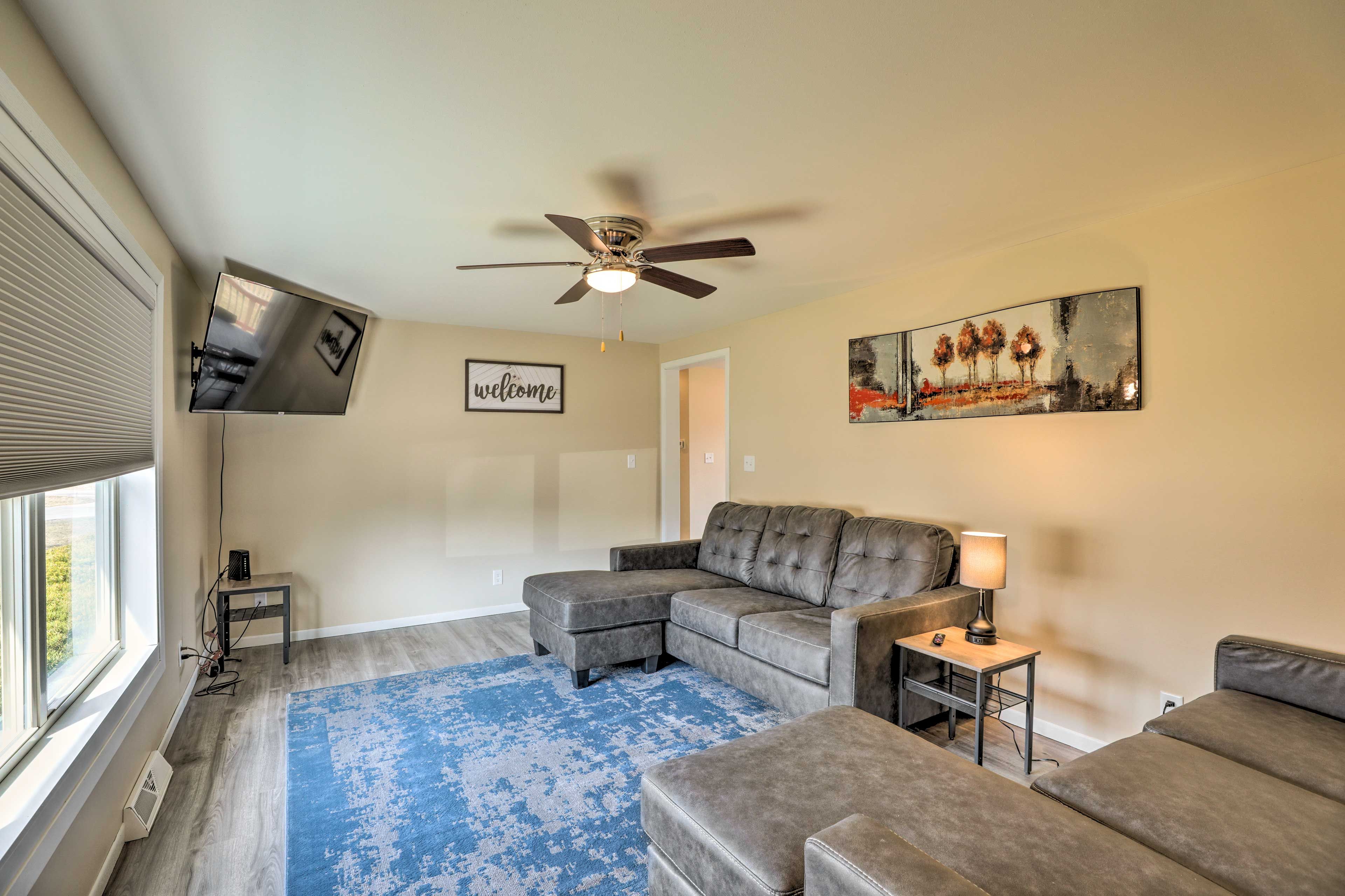 Ottawa Vacation Rental | 3BR | 1.5BA | 3 Stairs to Access | 1,100 Sq Ft