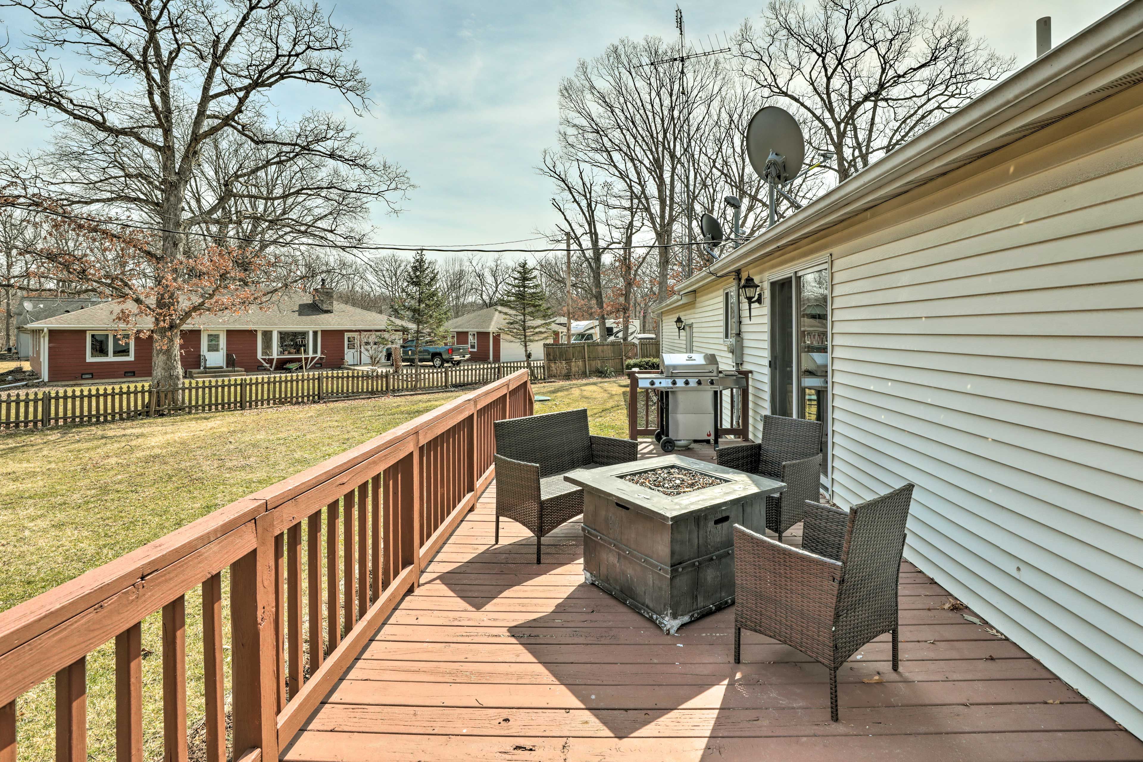 Deck | Gas Grill | Gas Fire Pit | Pet Friendly w/ Fee