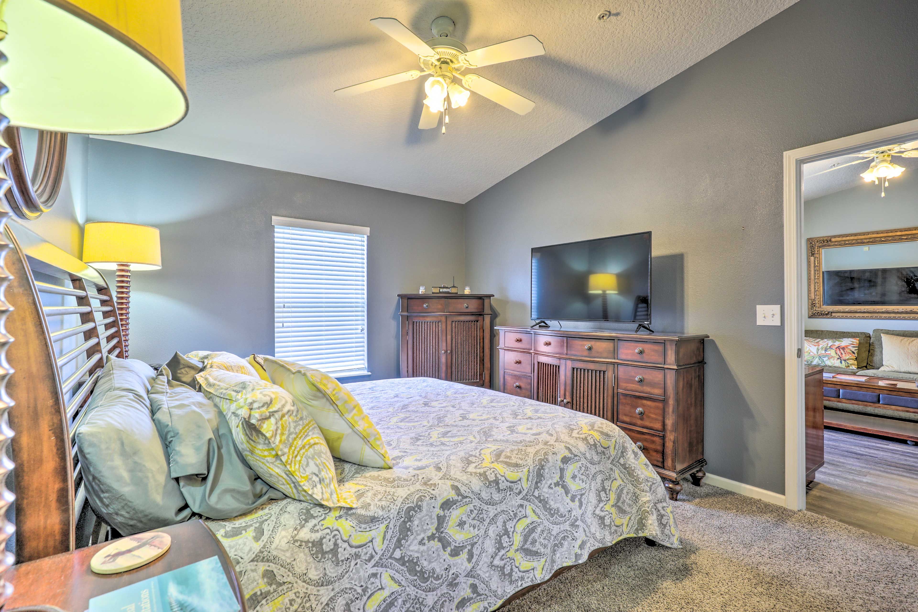 Bedroom 1 | Smart TV w/ Cable