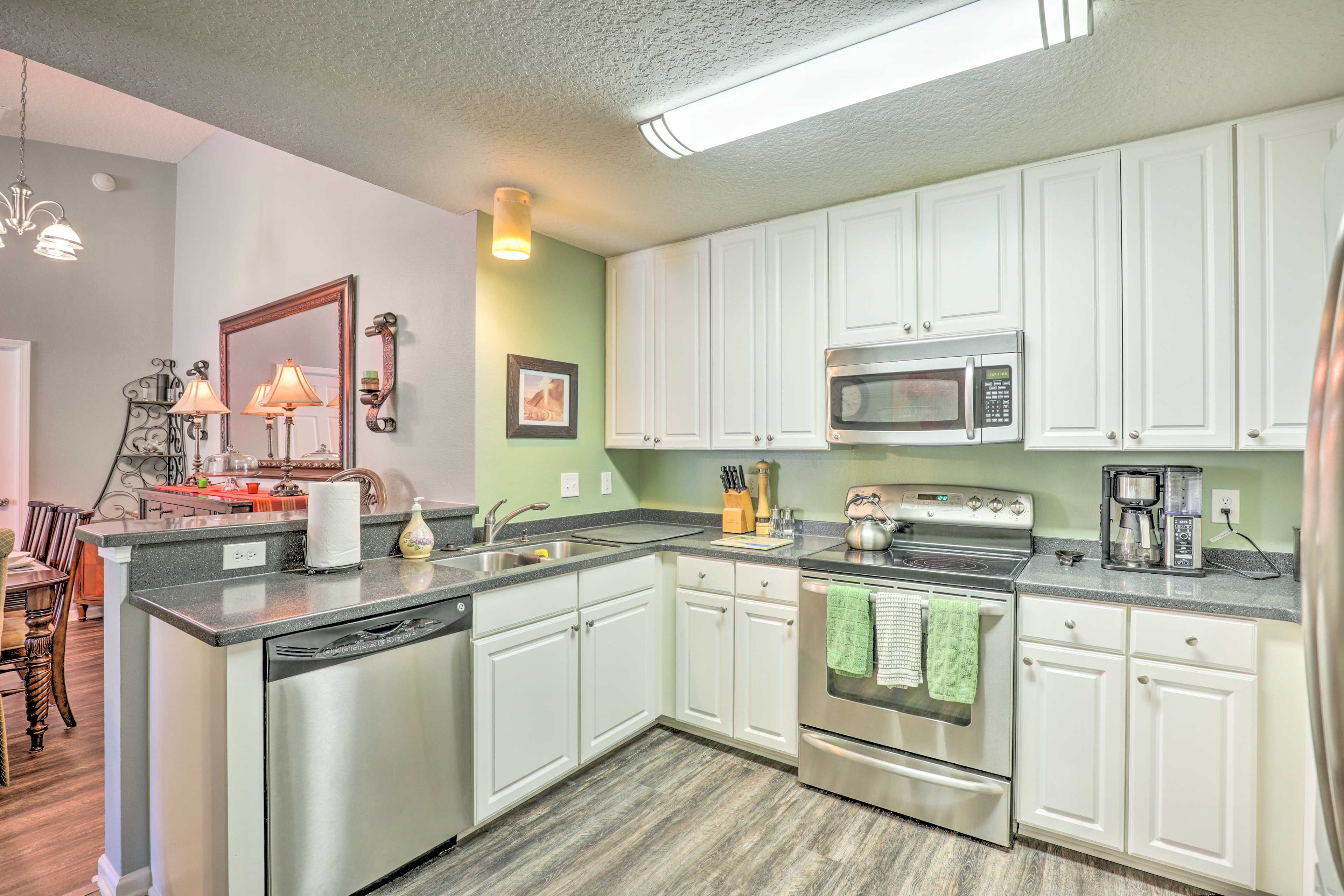 Well-Equipped Kitchen | Blender | Crockpot | Spices