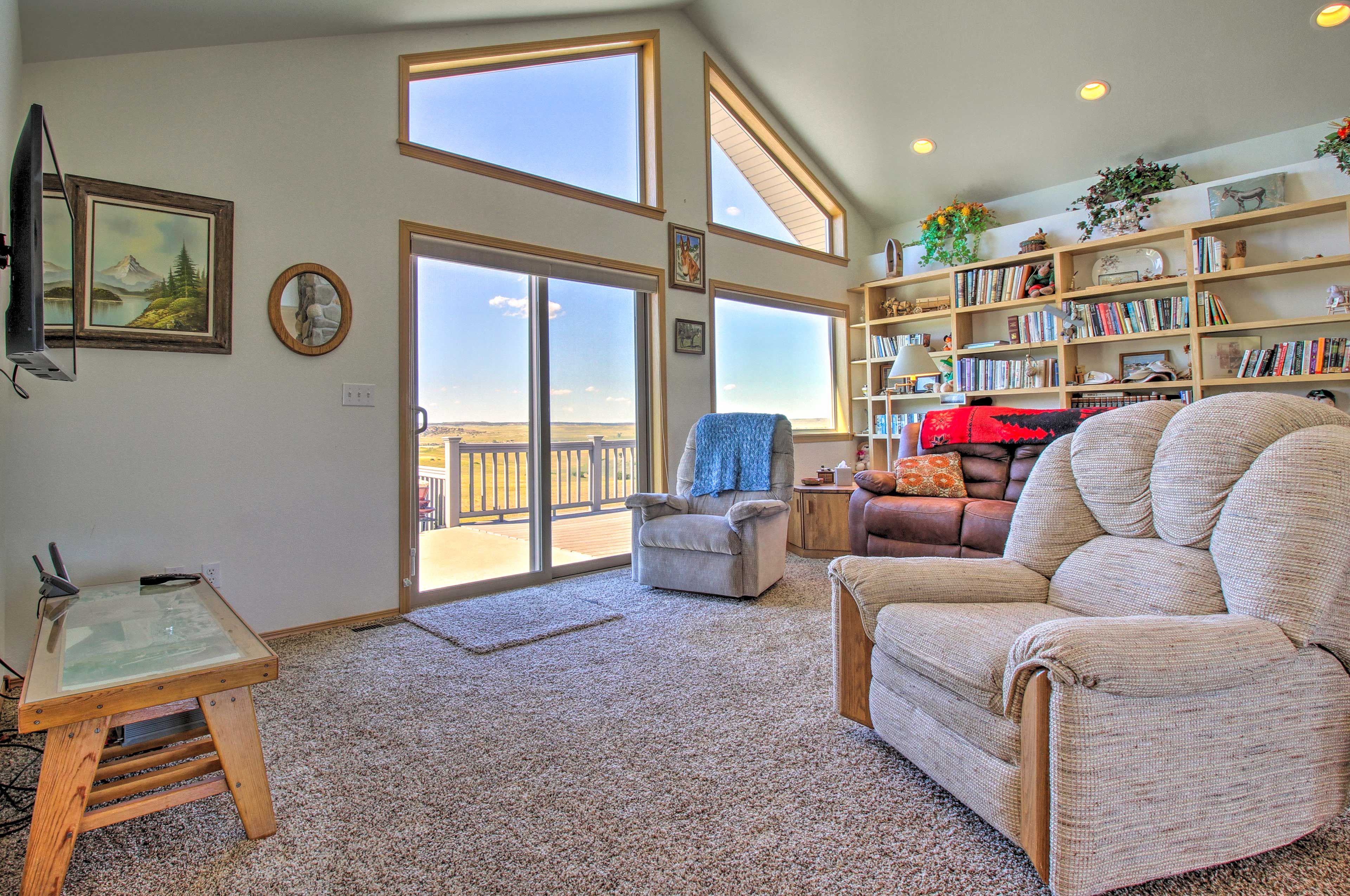 Living Room | Smart TV | Central Heating & A/C | Electric Fireplace