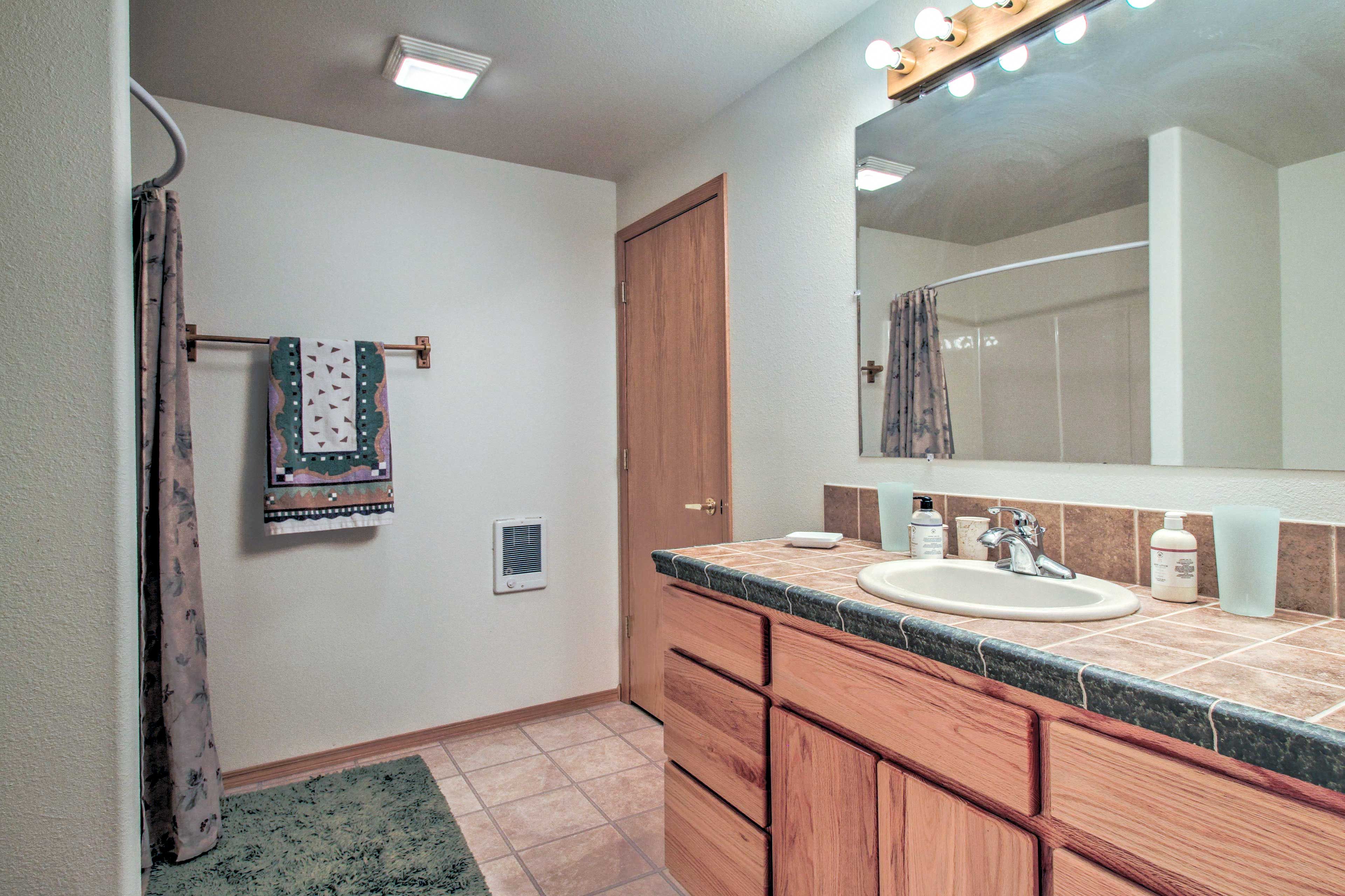 Full Bath | Complimentary Toiletries