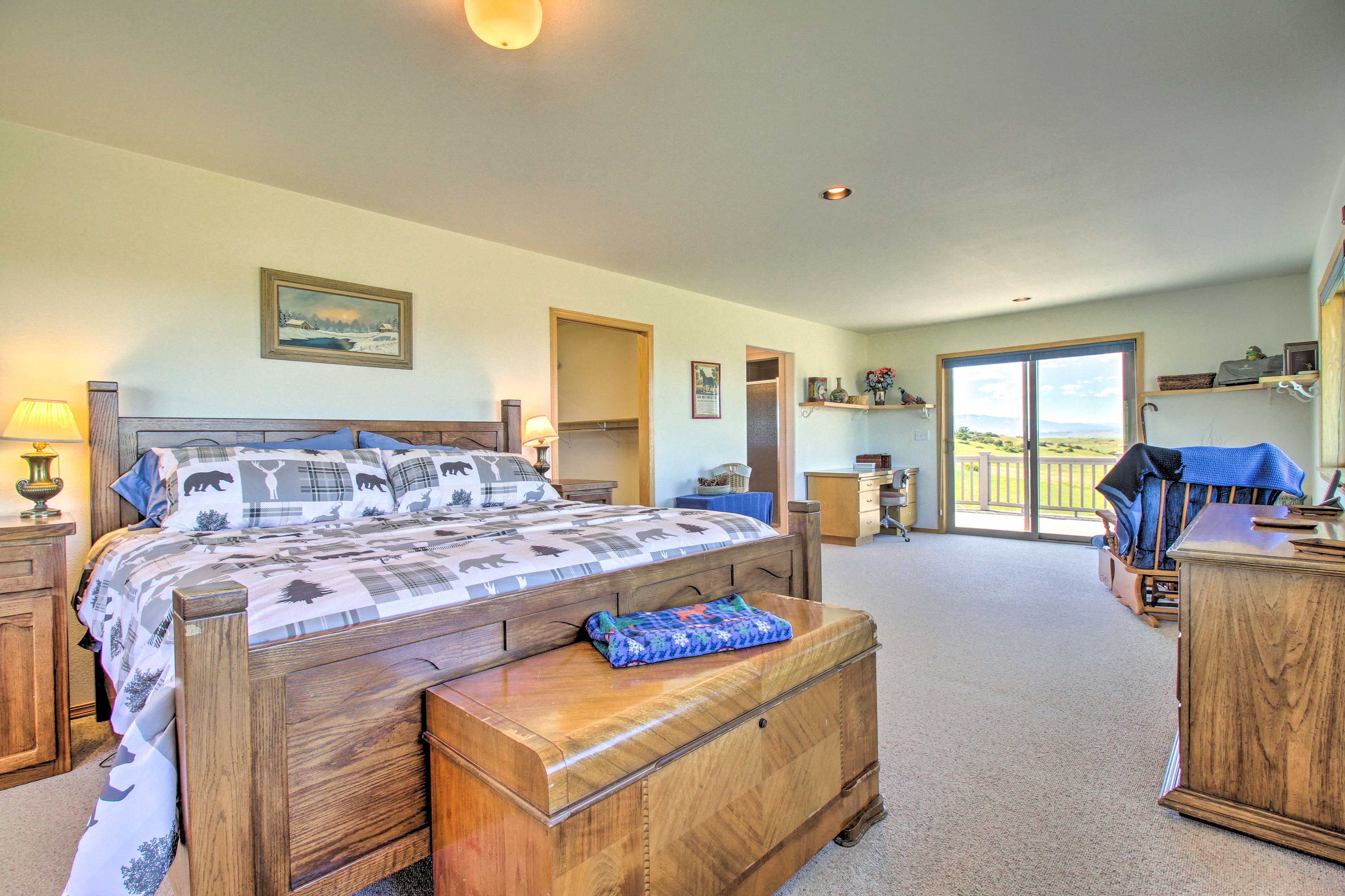 Bedroom 1 | King Bed | En-Suite Bathroom
