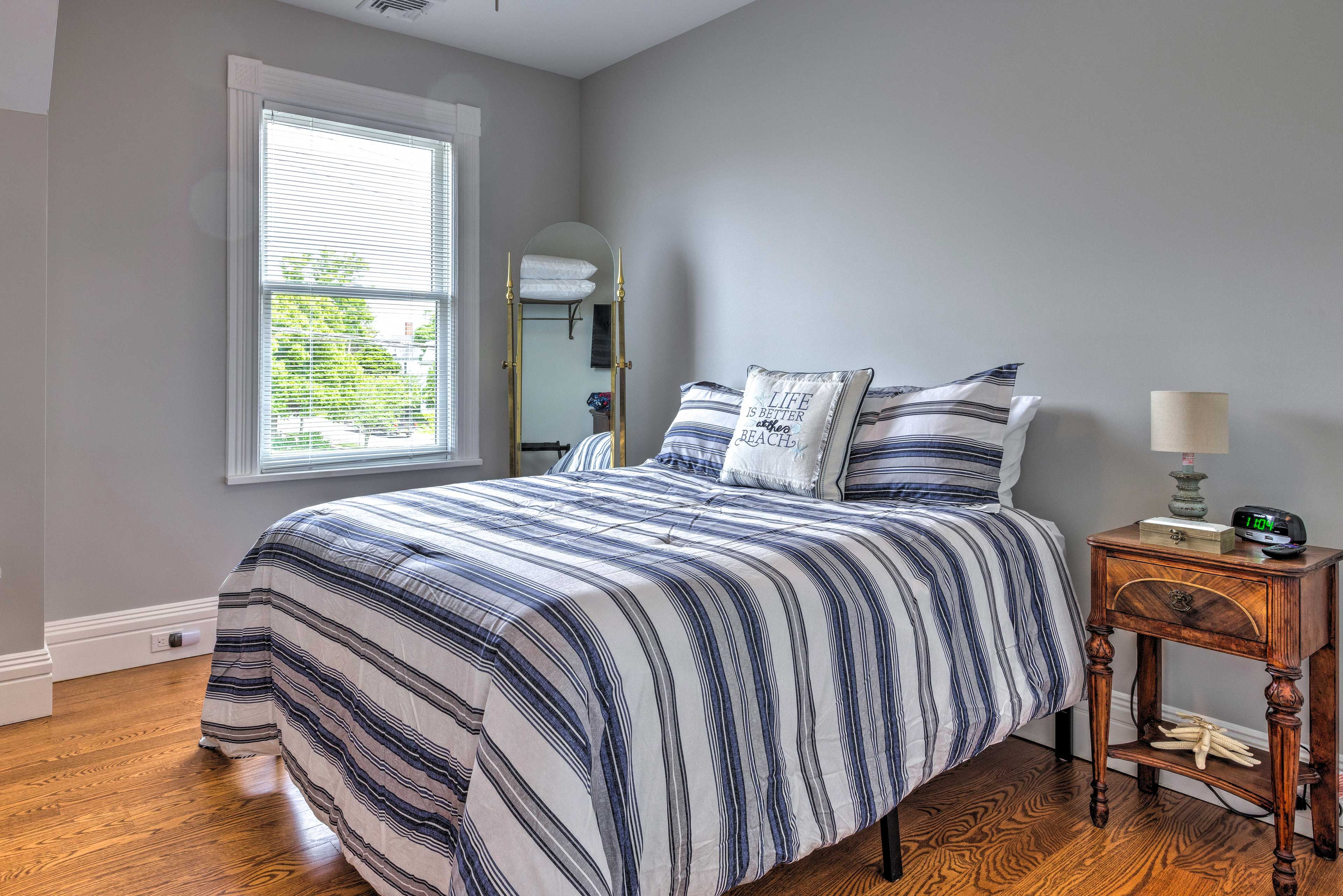 Bedroom 2 | Full Bed | TV w/ Cable