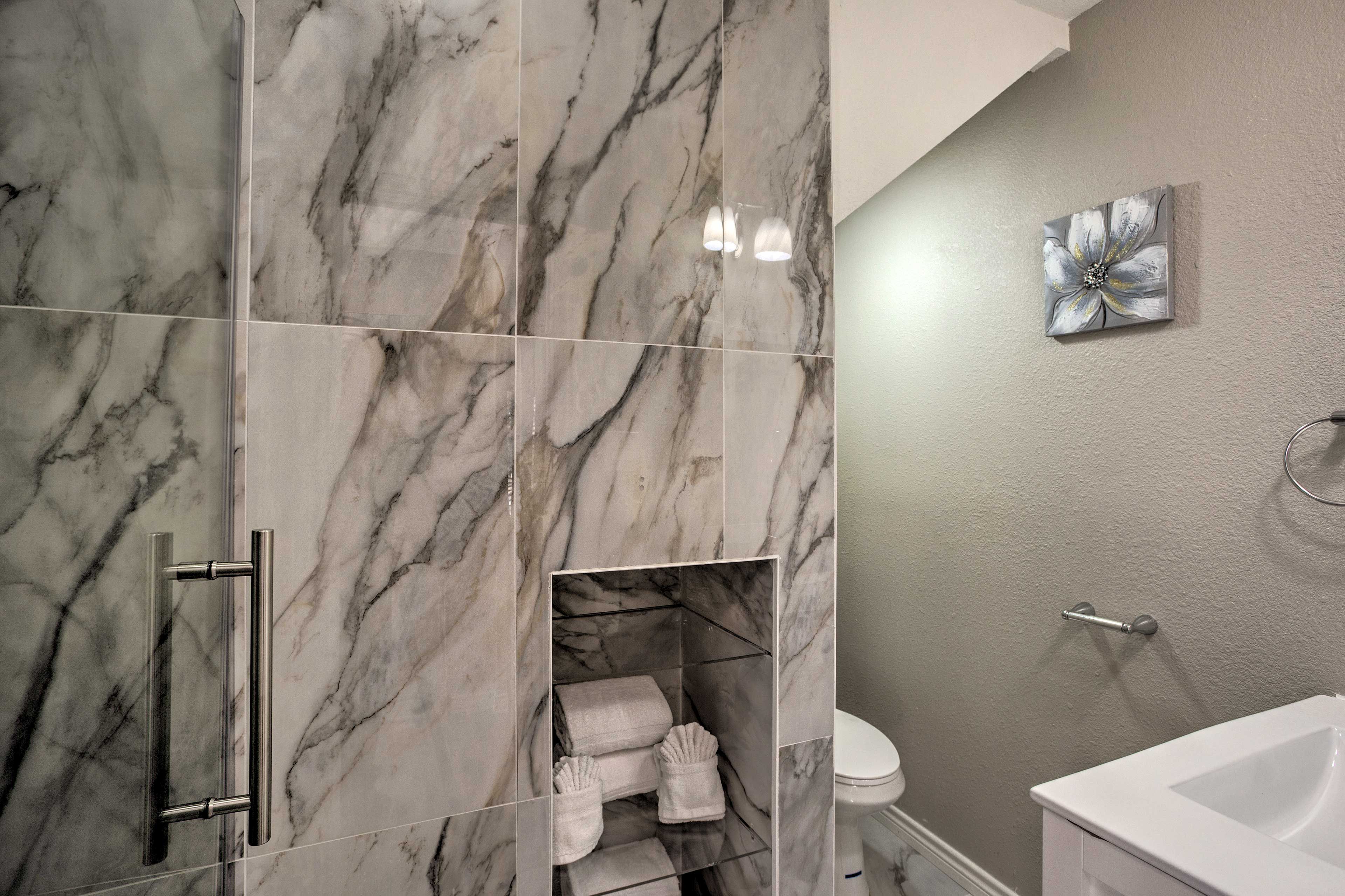 Full Bathroom | 1st Floor