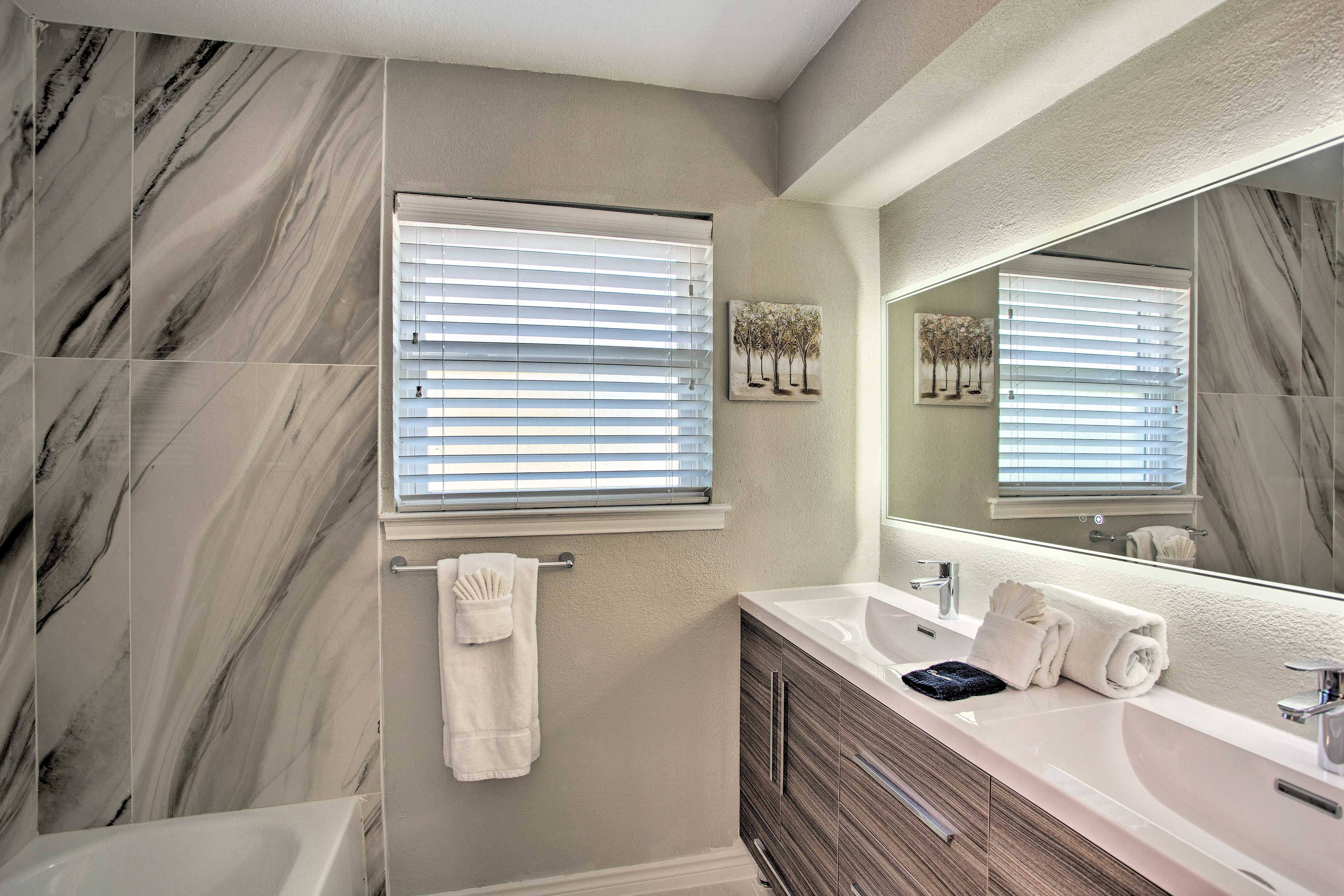 Full Bathroom | 2nd Floor