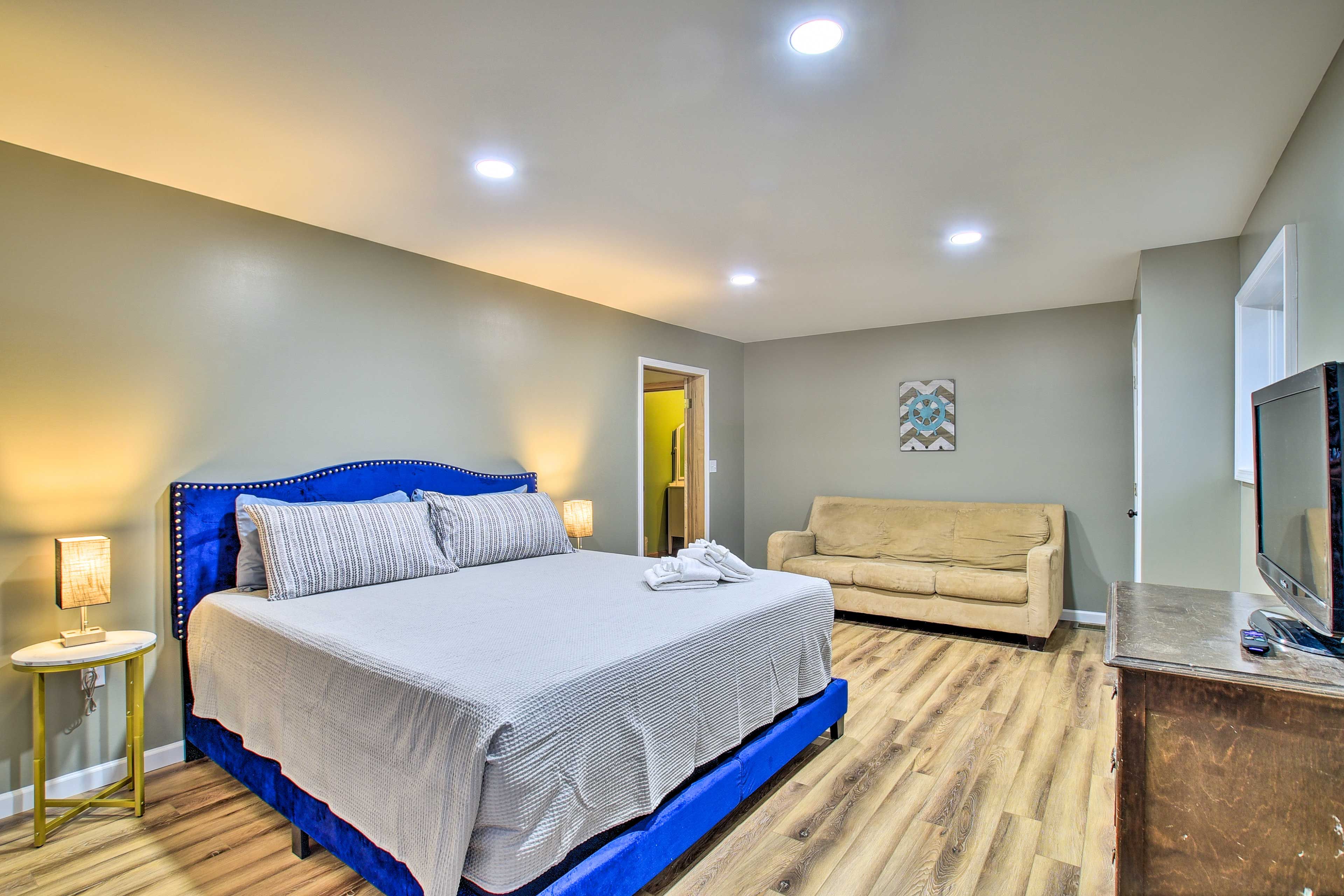 Bedroom 1 | King Bed