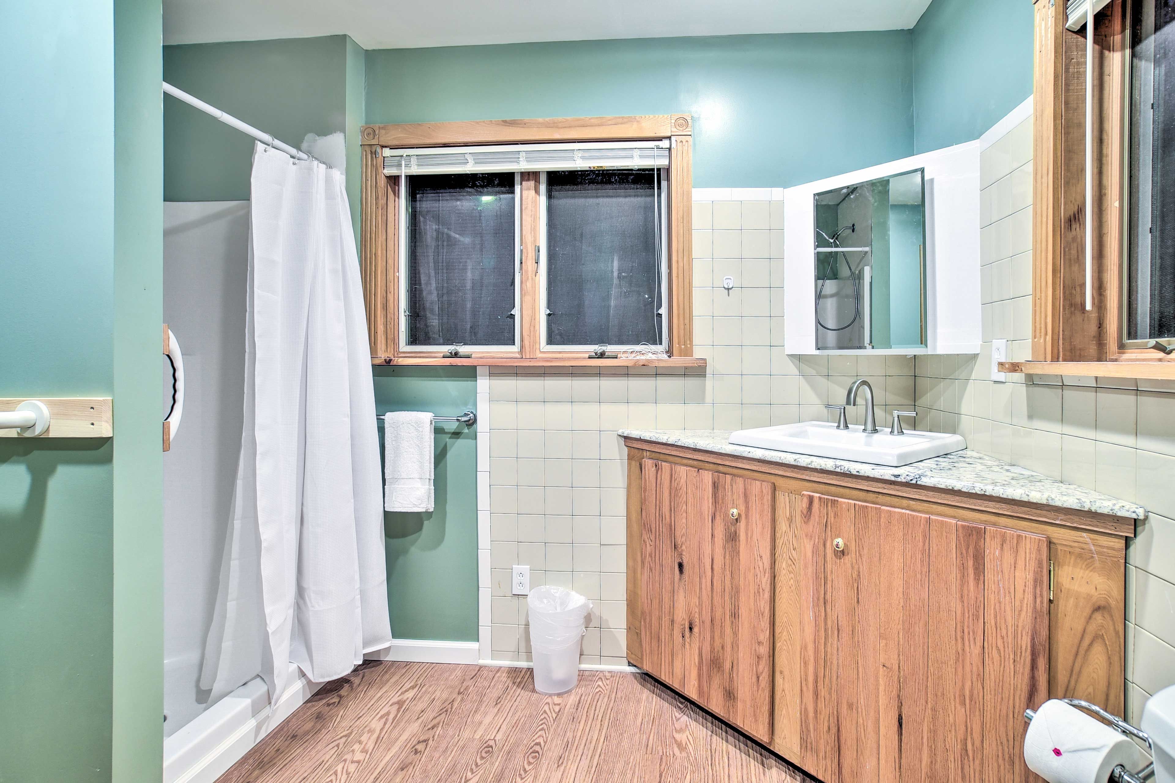 Full Bath | Iron/Board