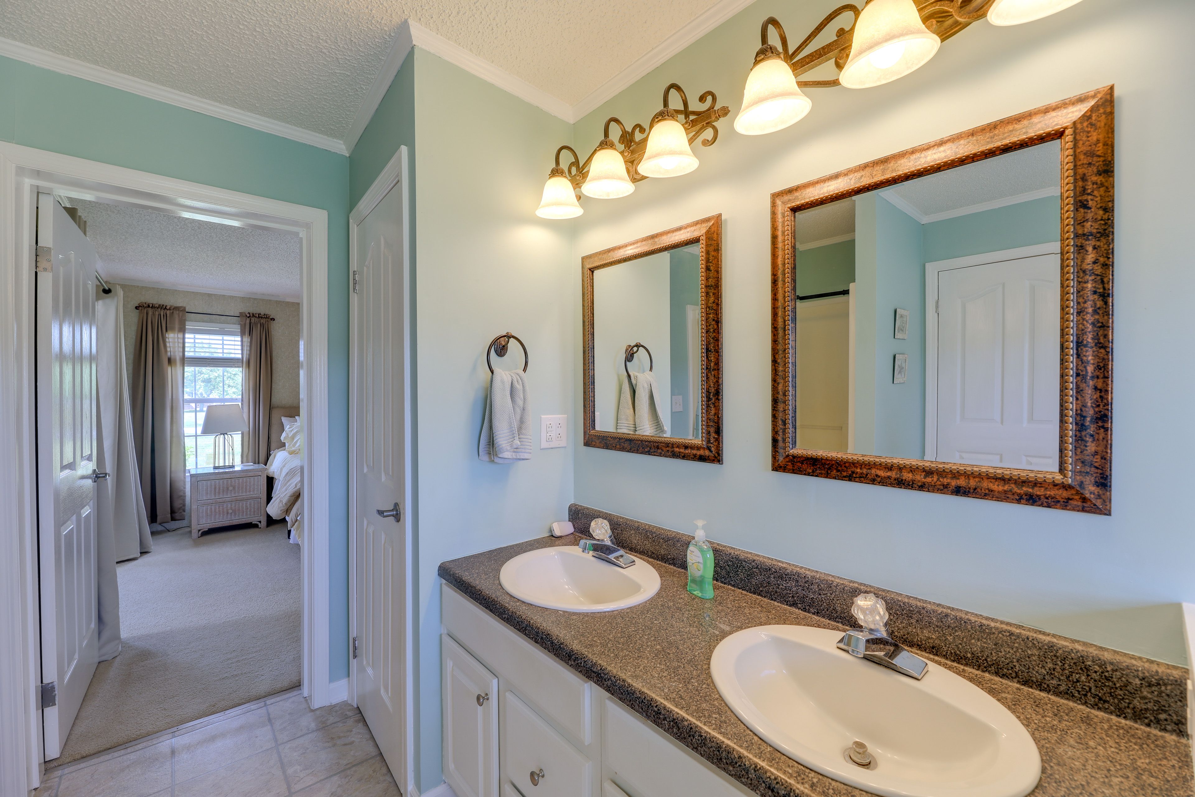 En-Suite Bathroom | Towels Provided | Hair Dryer