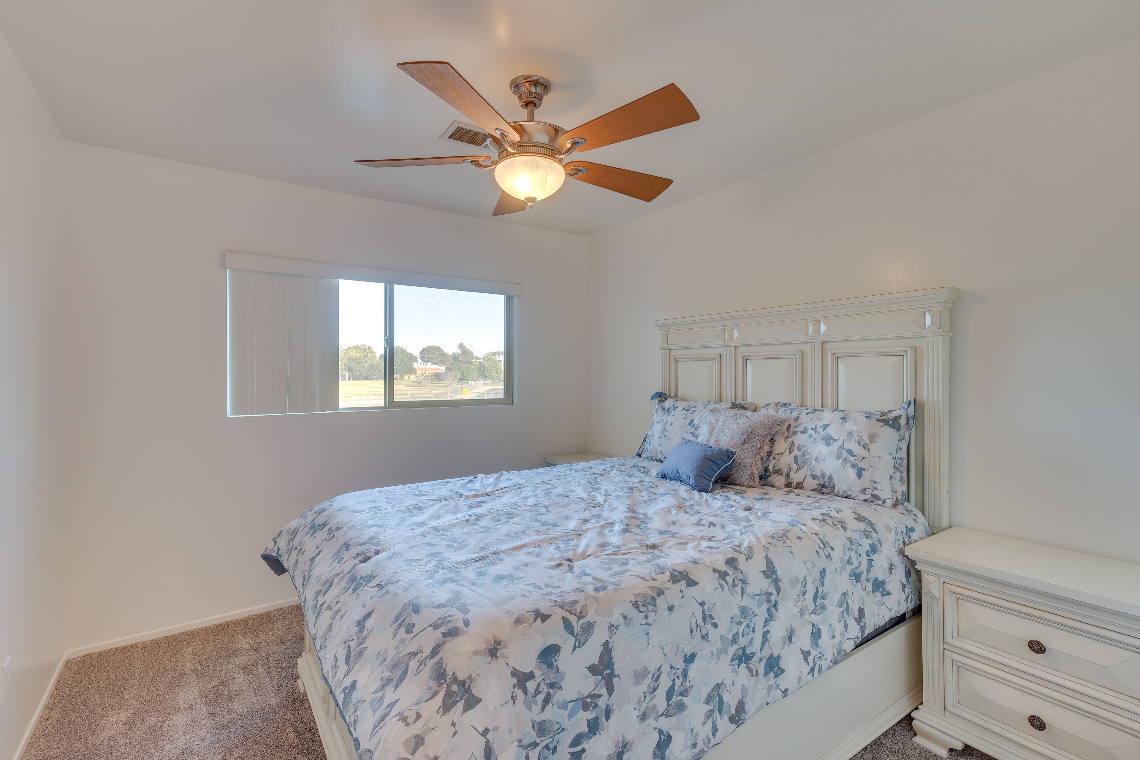 Bedroom 2 | Queen Bed