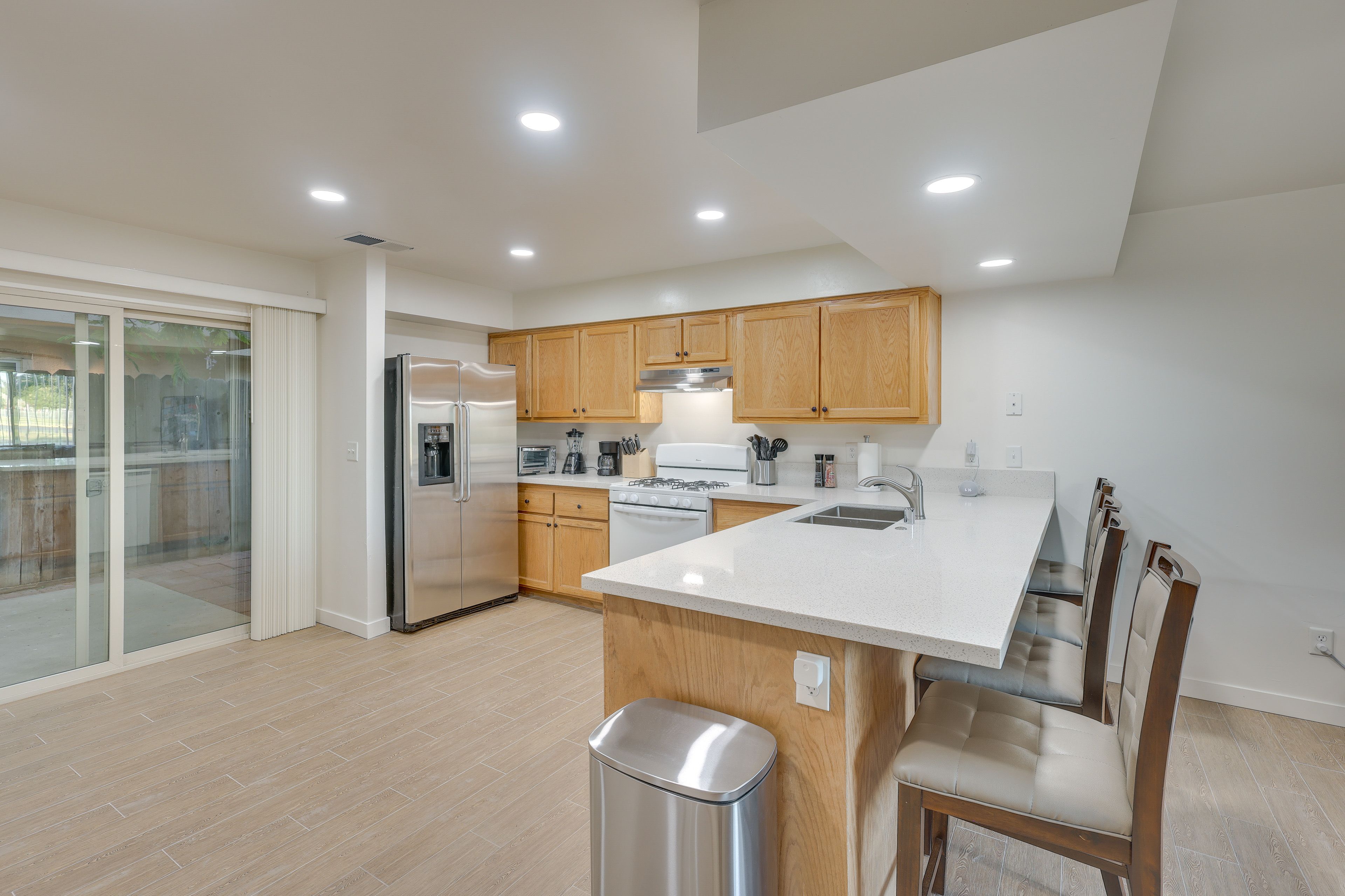 Kitchen | Complimentary Spices | Breakfast Bar