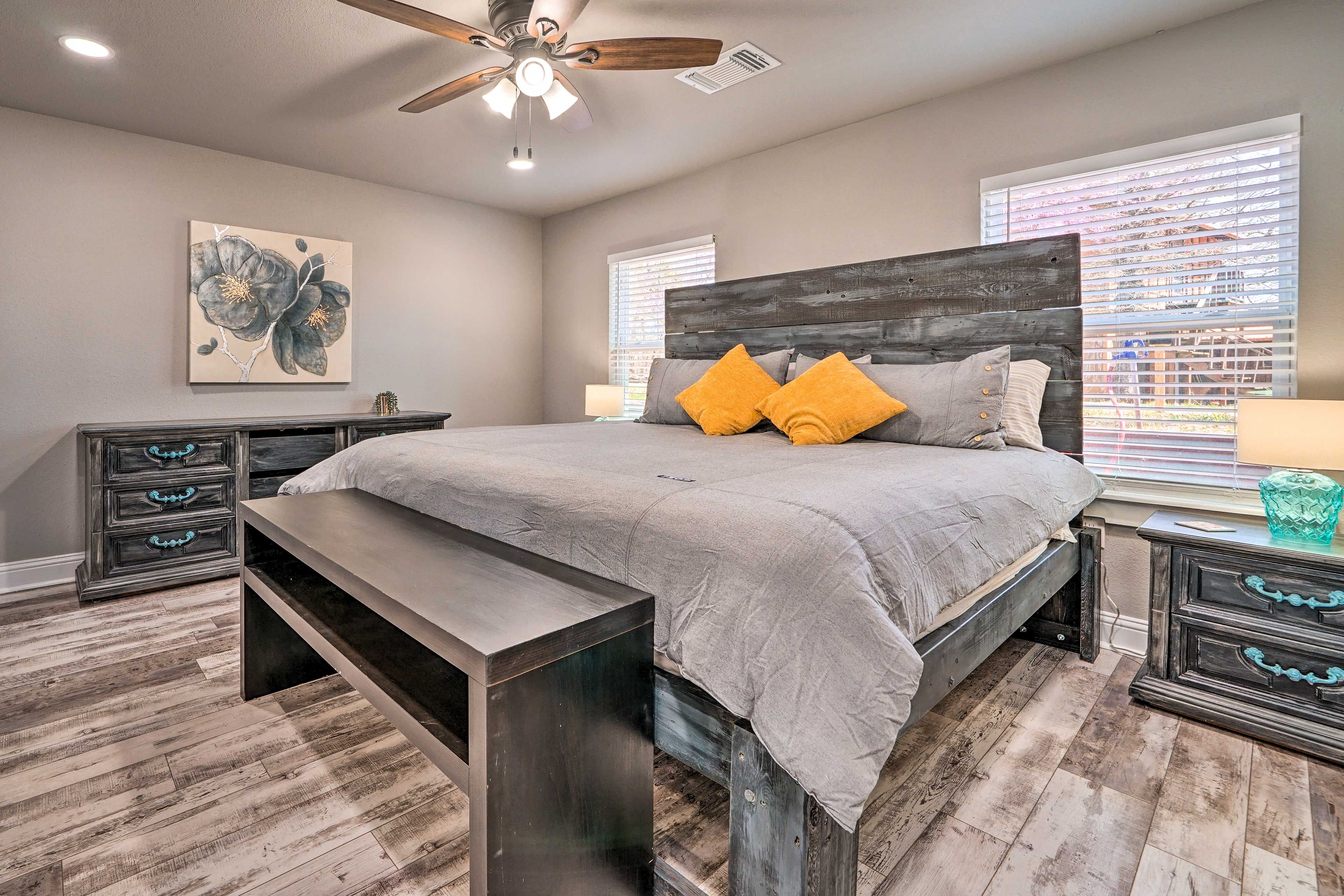 Bedroom 1 | King Bed