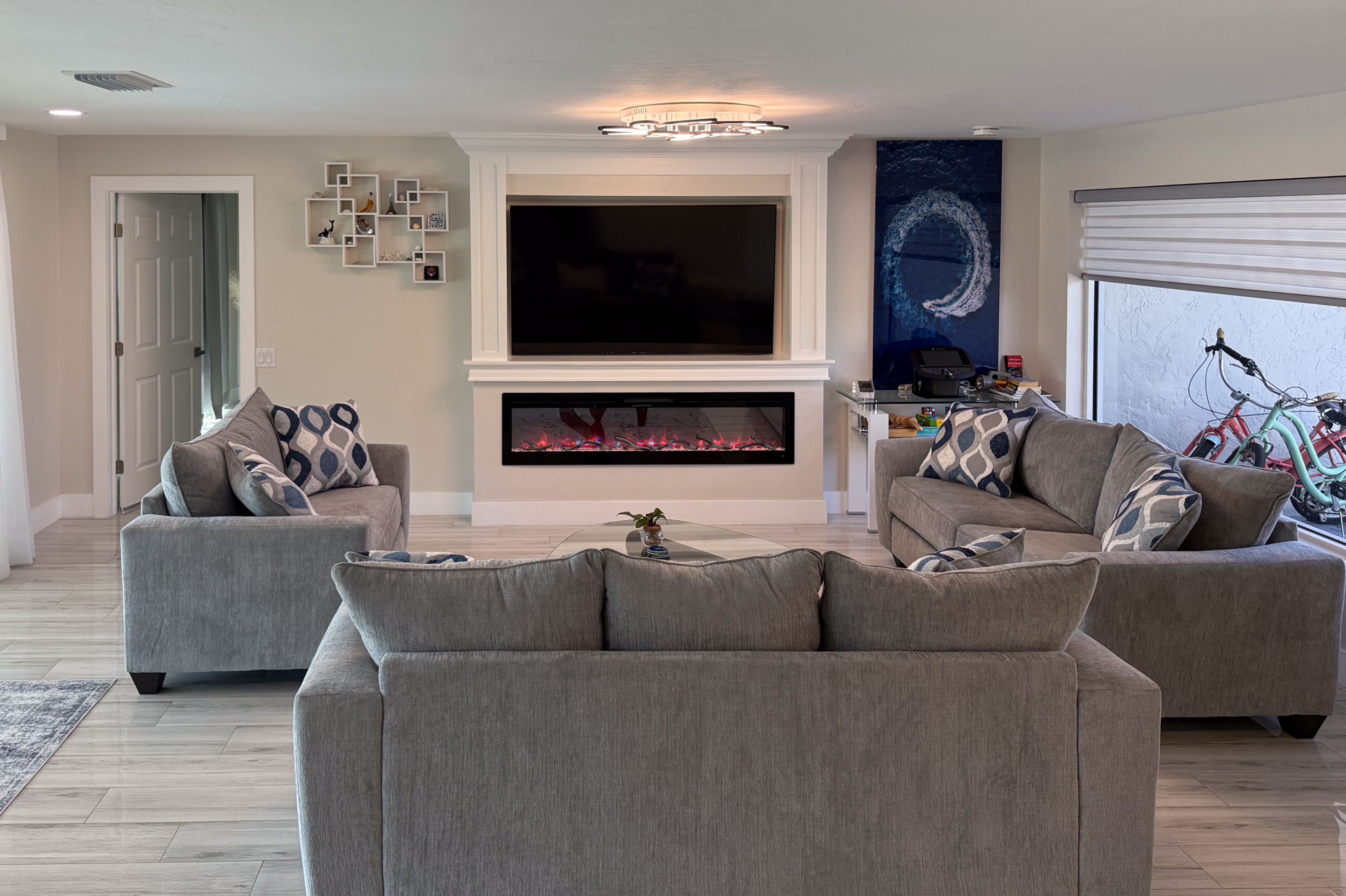 Living Room | Free WiFi | Smart TV