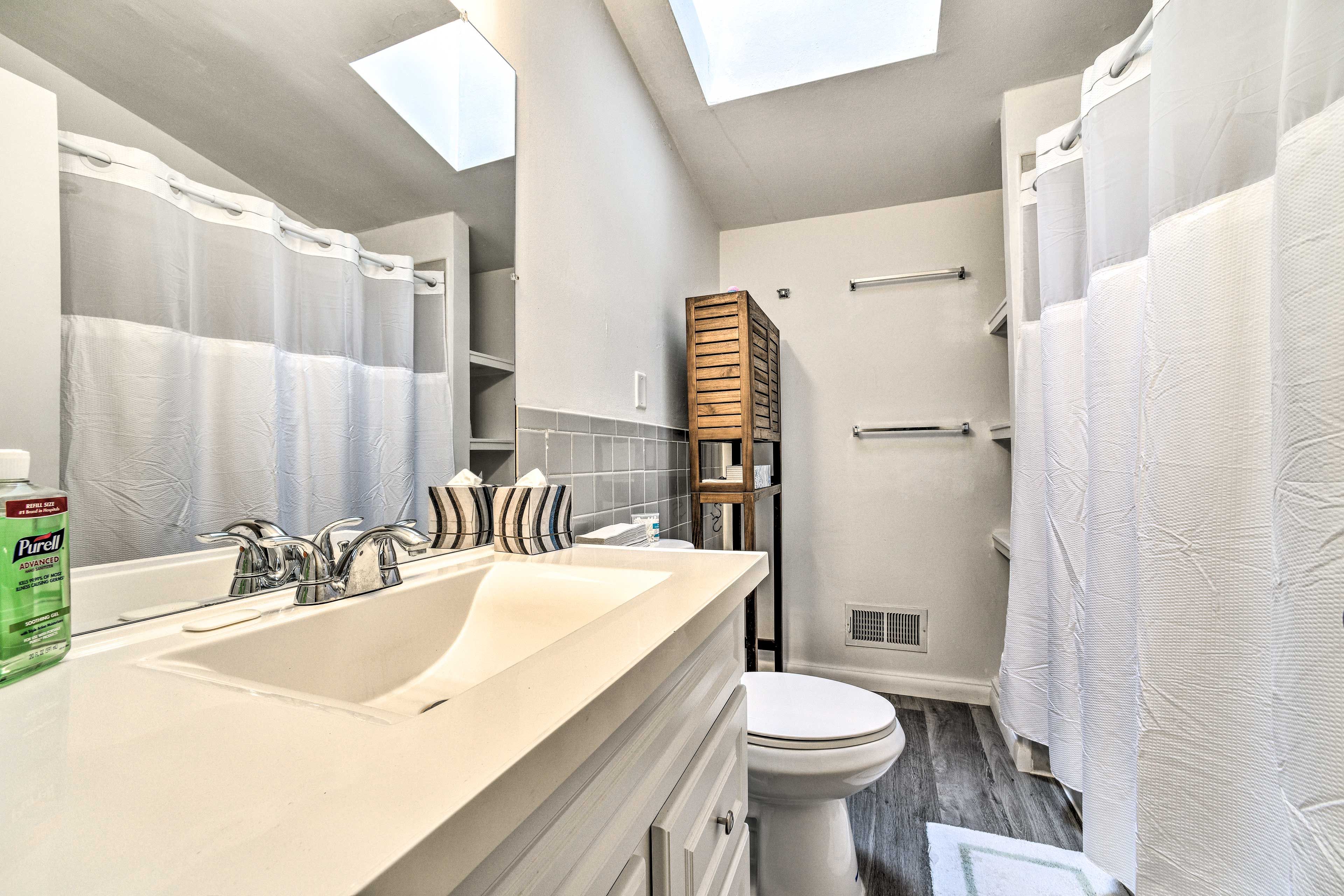Full Bathroom | Towels & Linens Provided