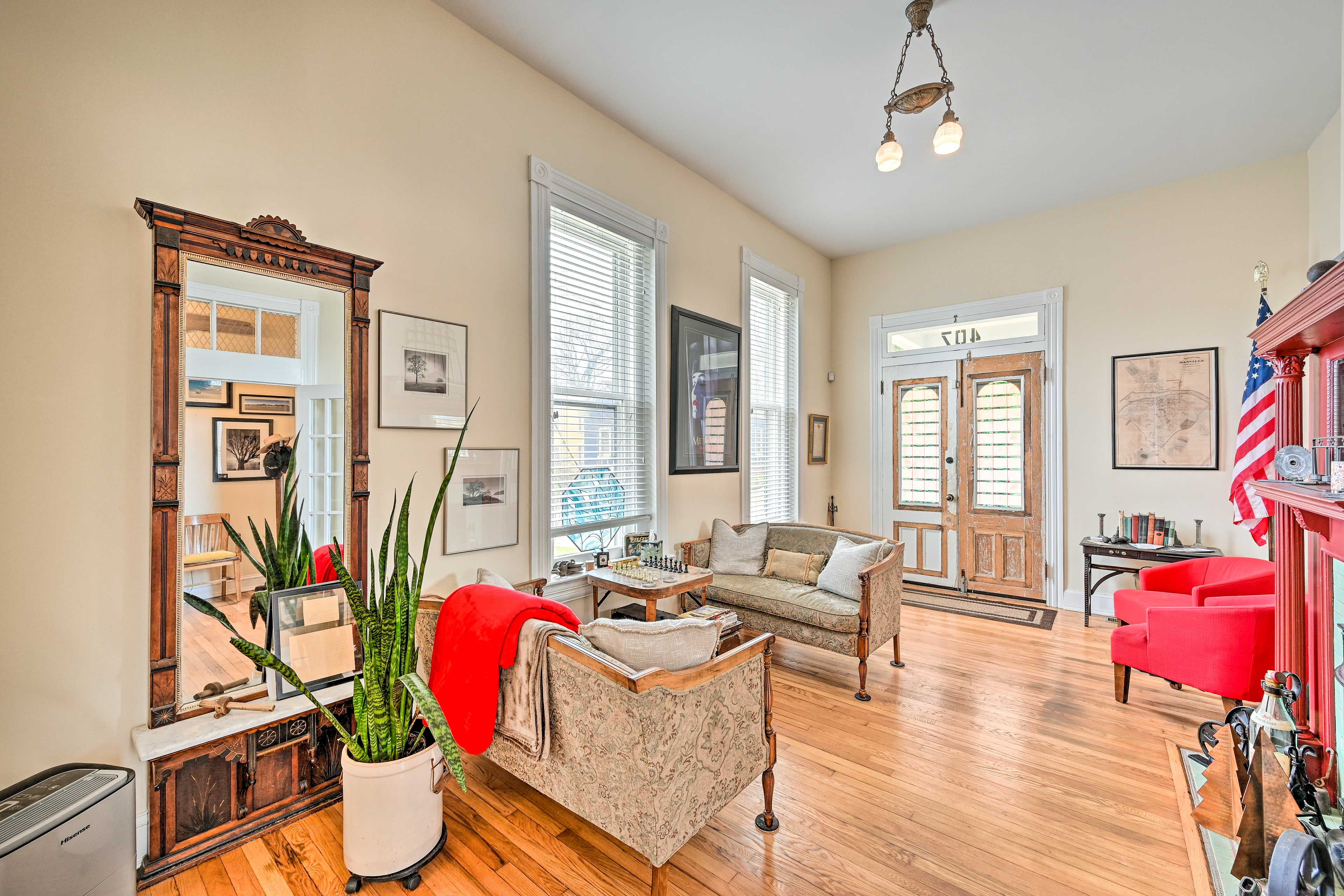Living Room | Free WiFi | Laptop Friendly