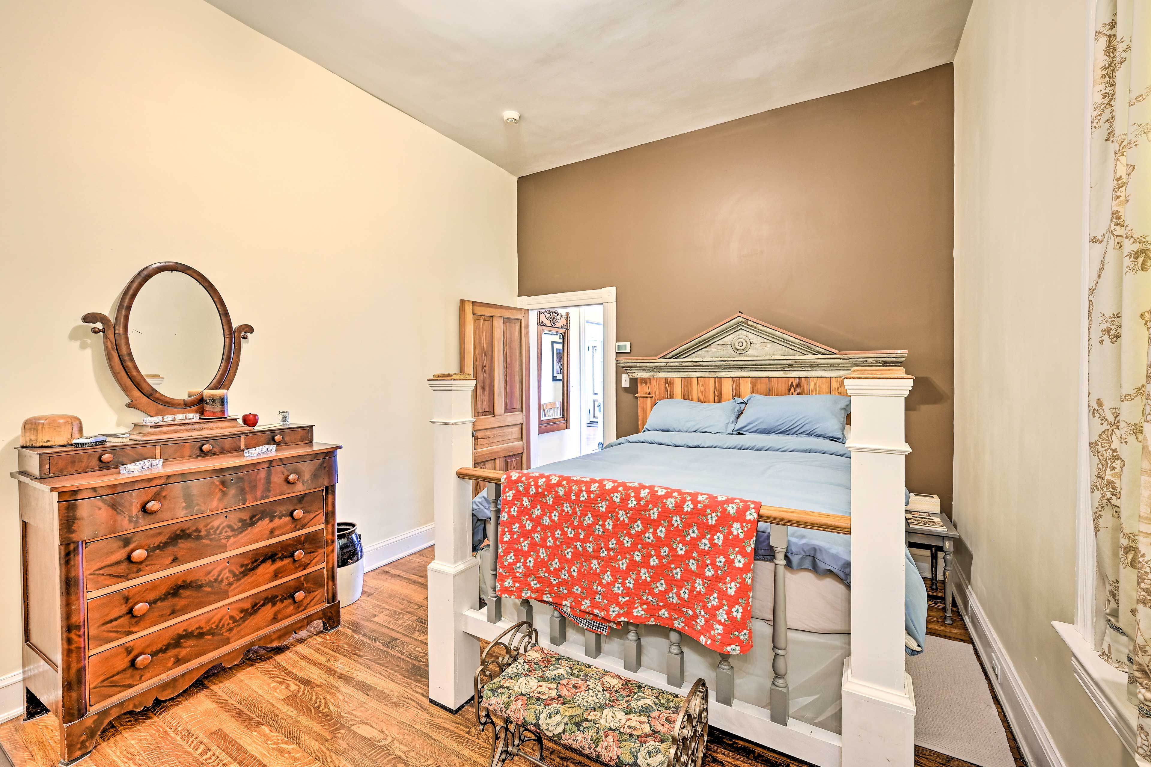 Bedroom 2 | Main Level | Queen Bed