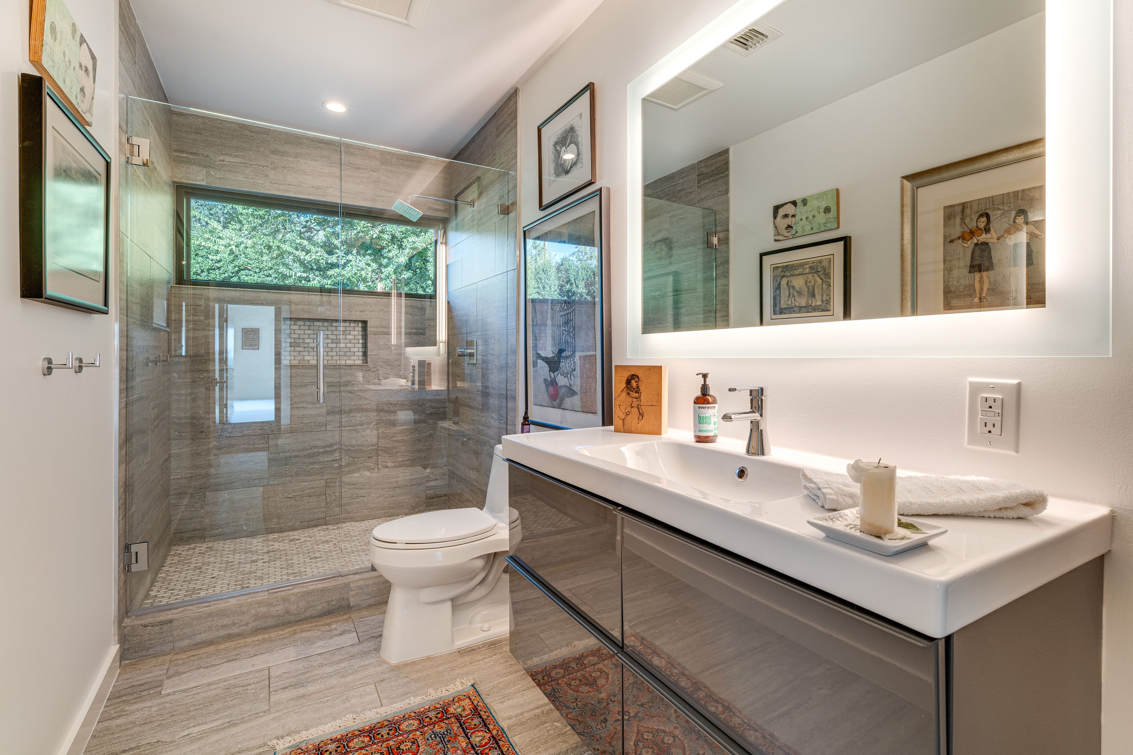 Full Bathroom | Towels & Linens Provided