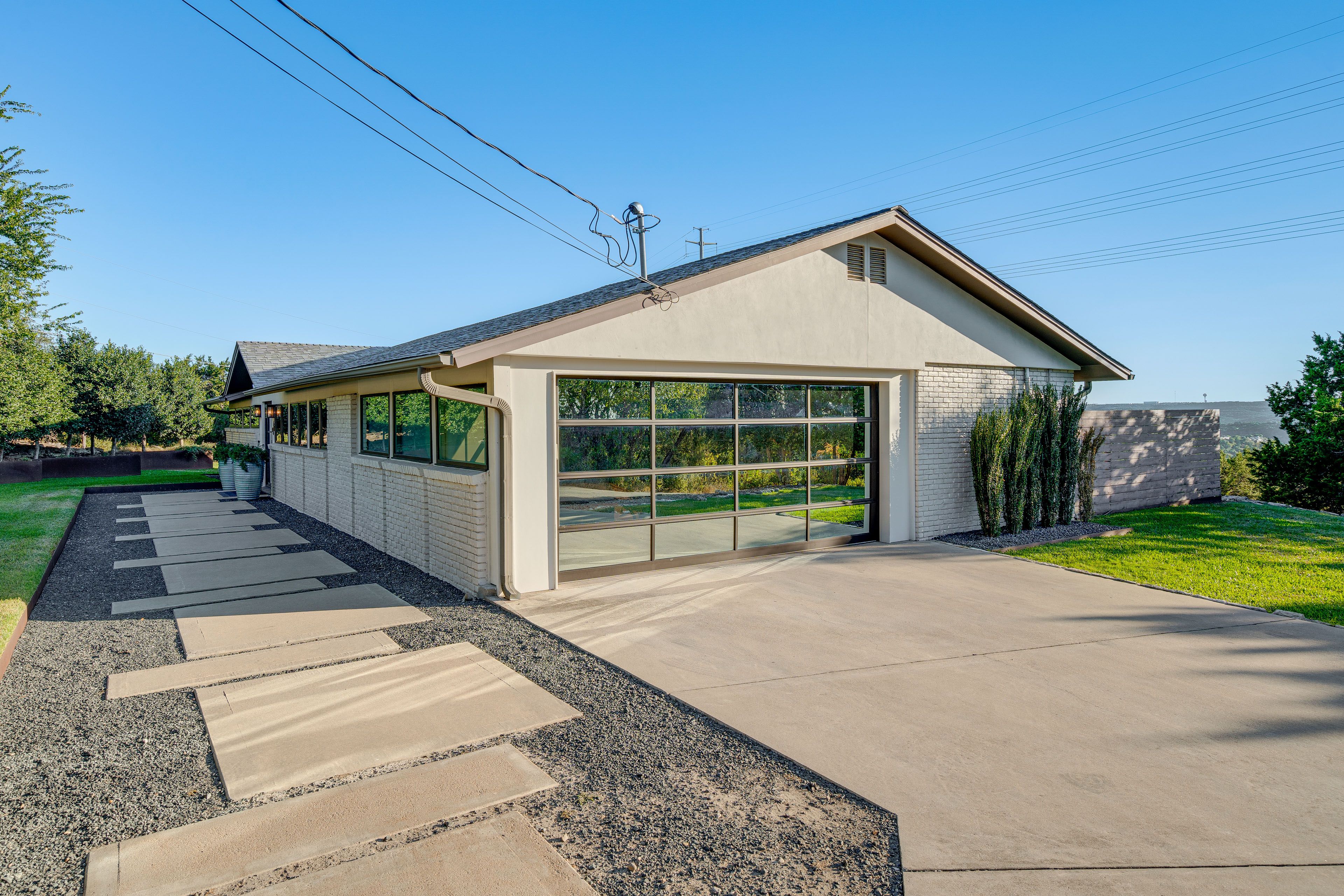 House Exterior | Driveway (4 Vehicles) | Garage (1 Vehicle)