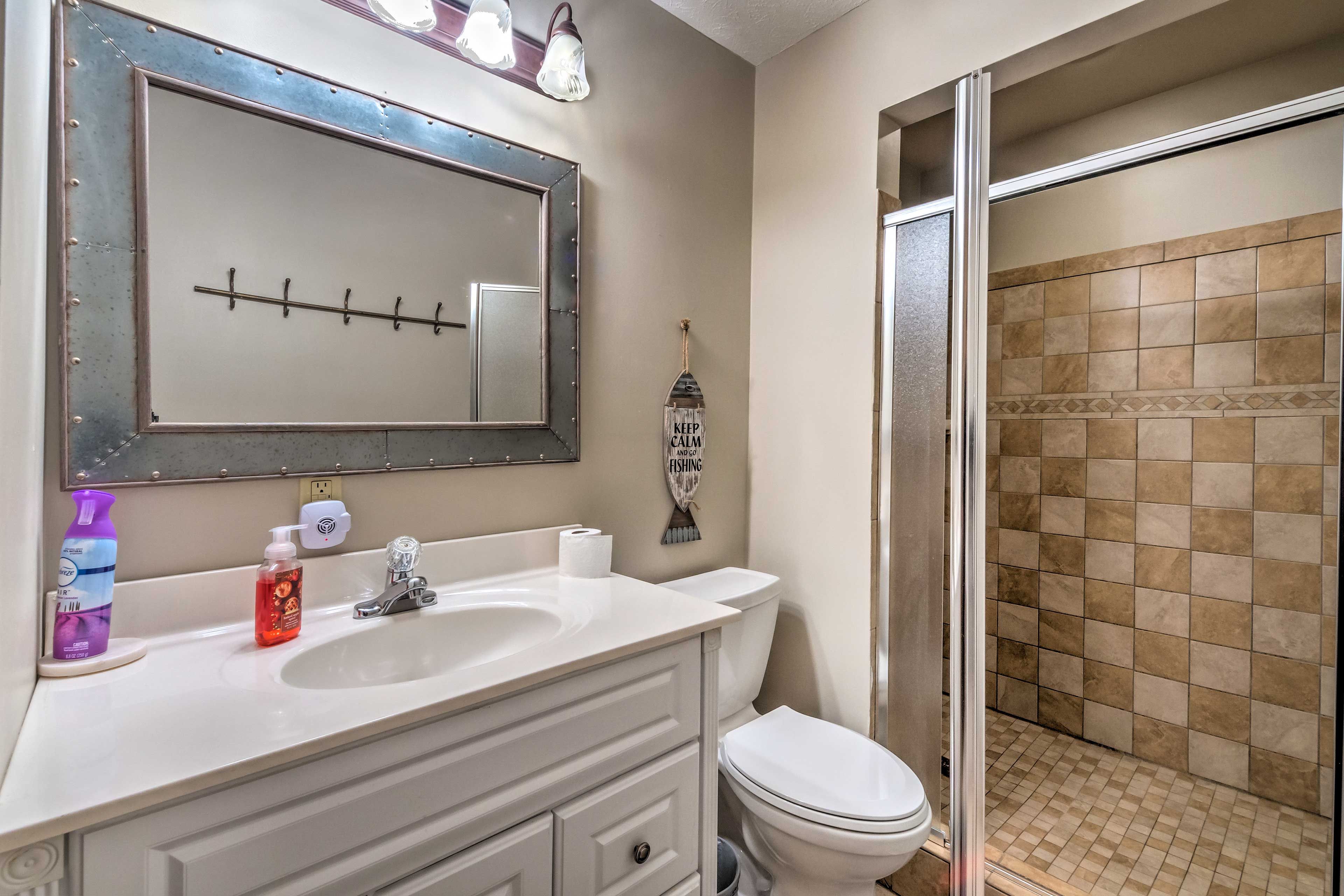 Full Bathroom | Towels Provided