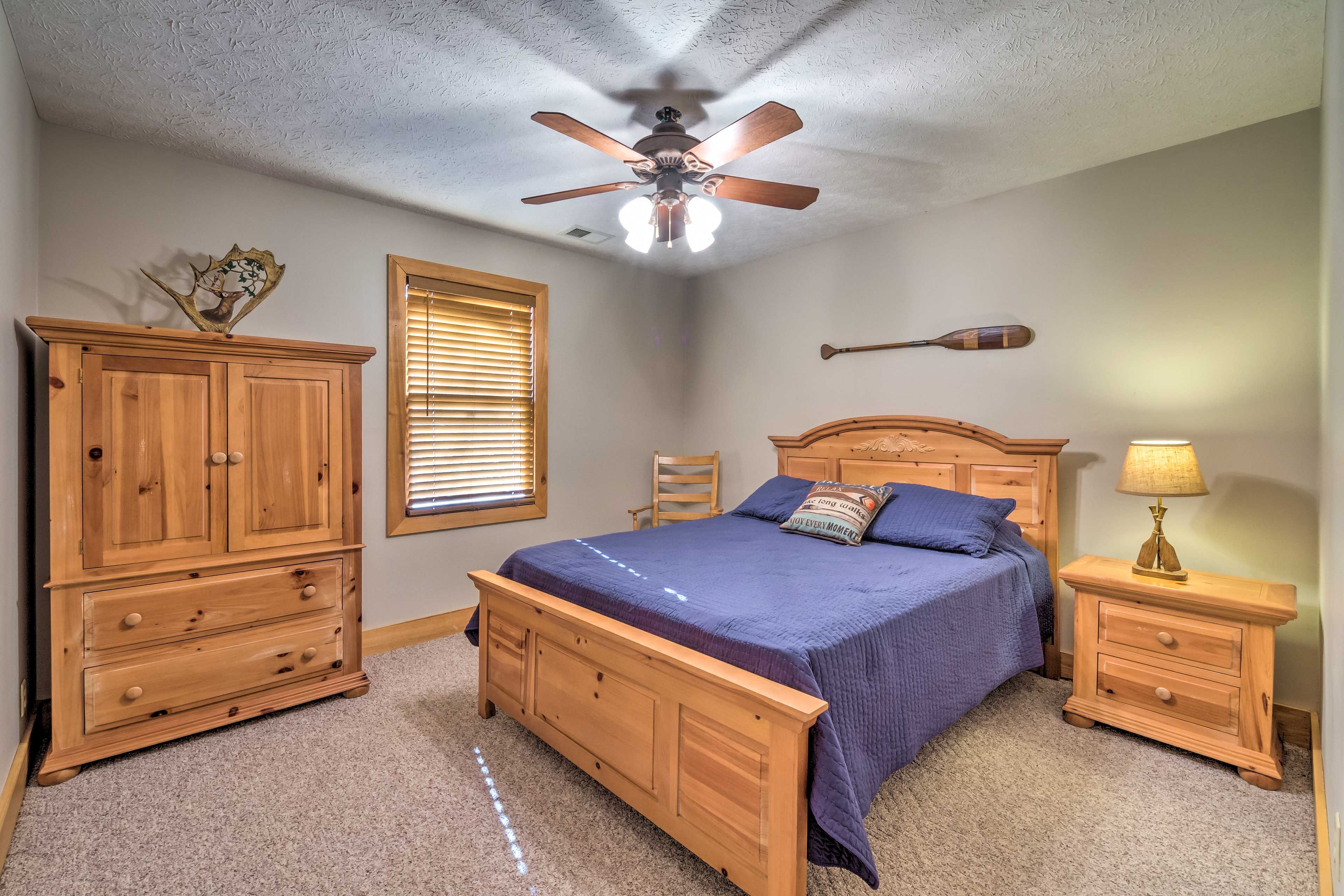 Bedroom 1 | Queen Bed | 1st Floor