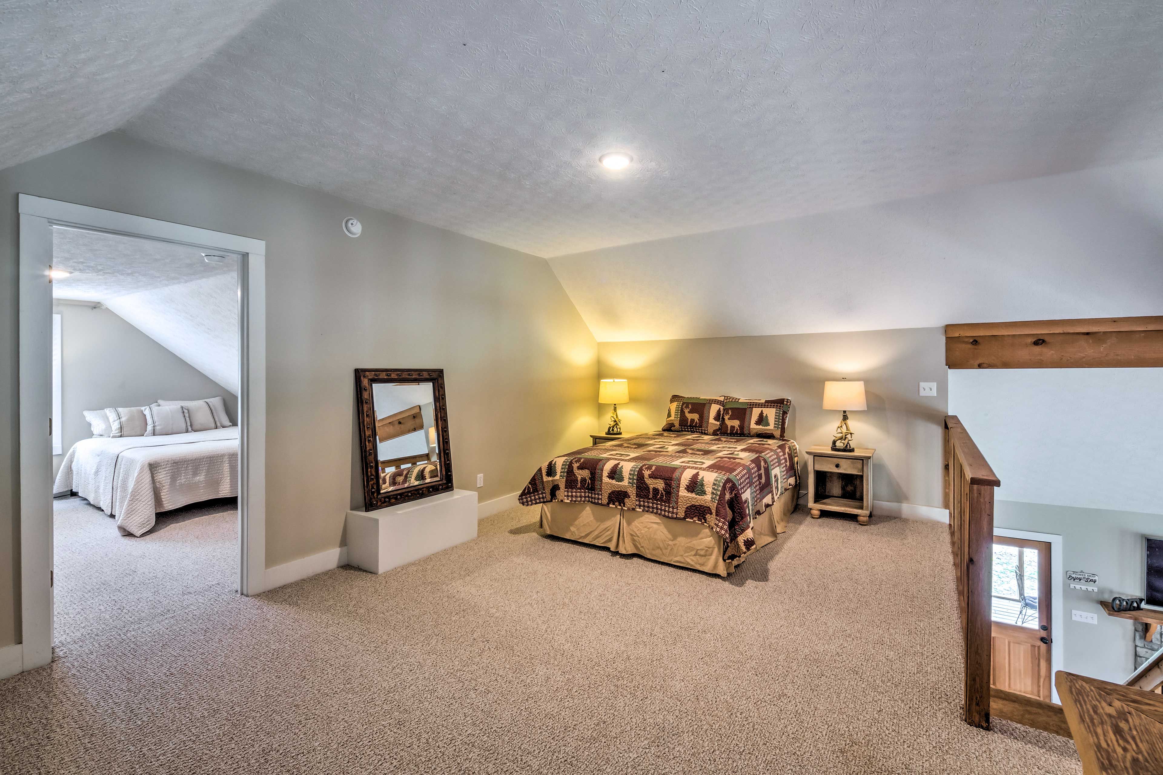Loft | Queen Bed
