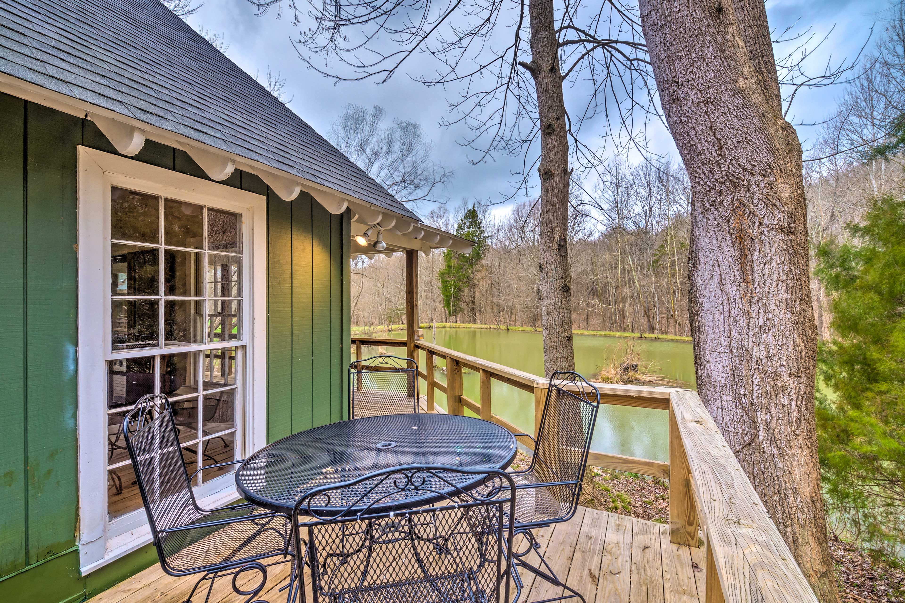 Wraparound Porch | Outdoor Dining