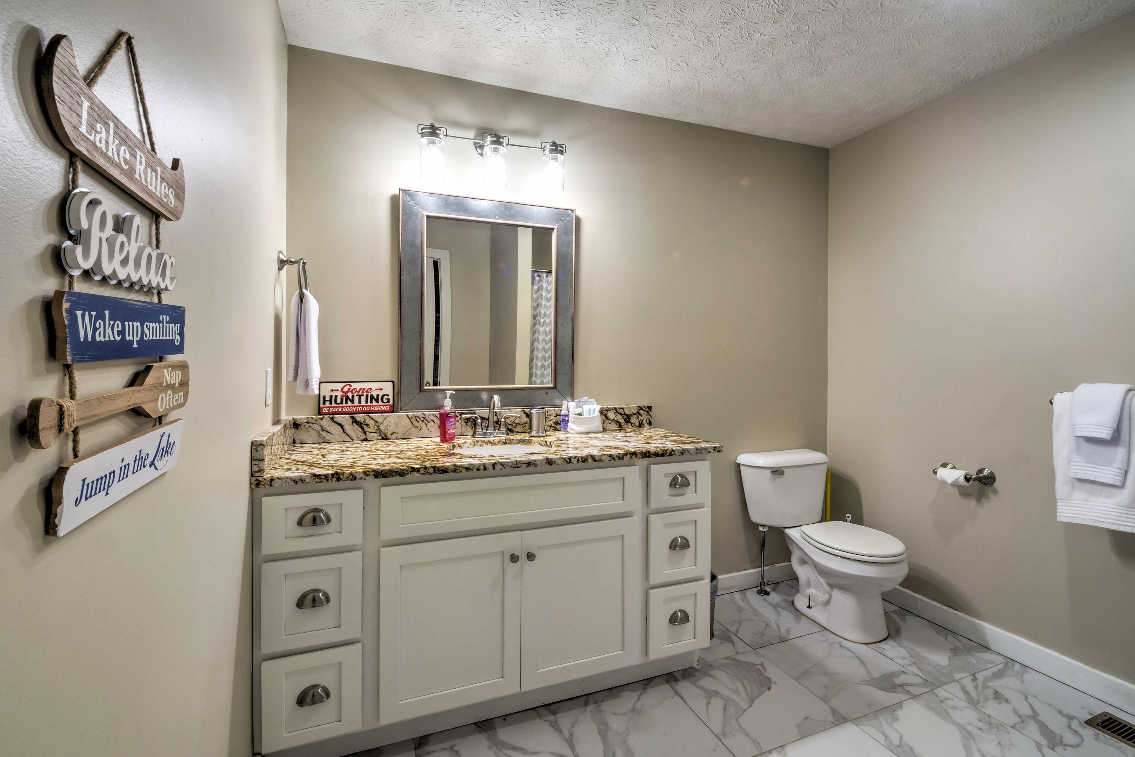 En-Suite Bathroom | Complimentary Toiletries
