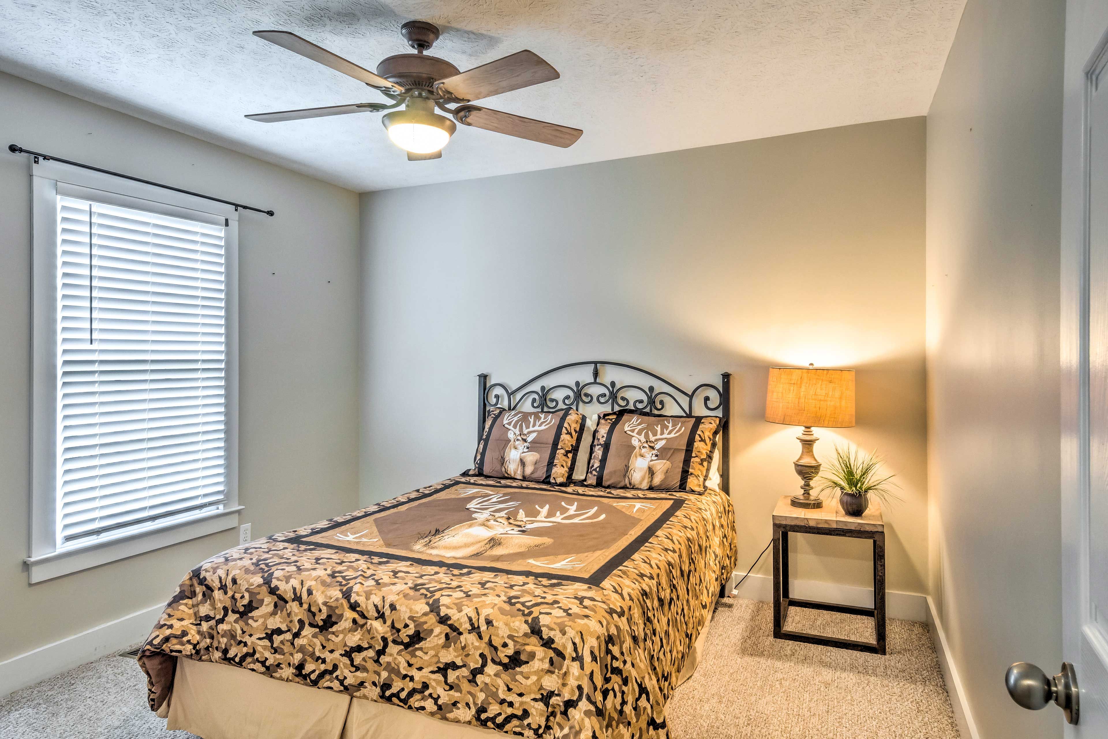 Bedroom 2 | Queen Bed | 1st Floor