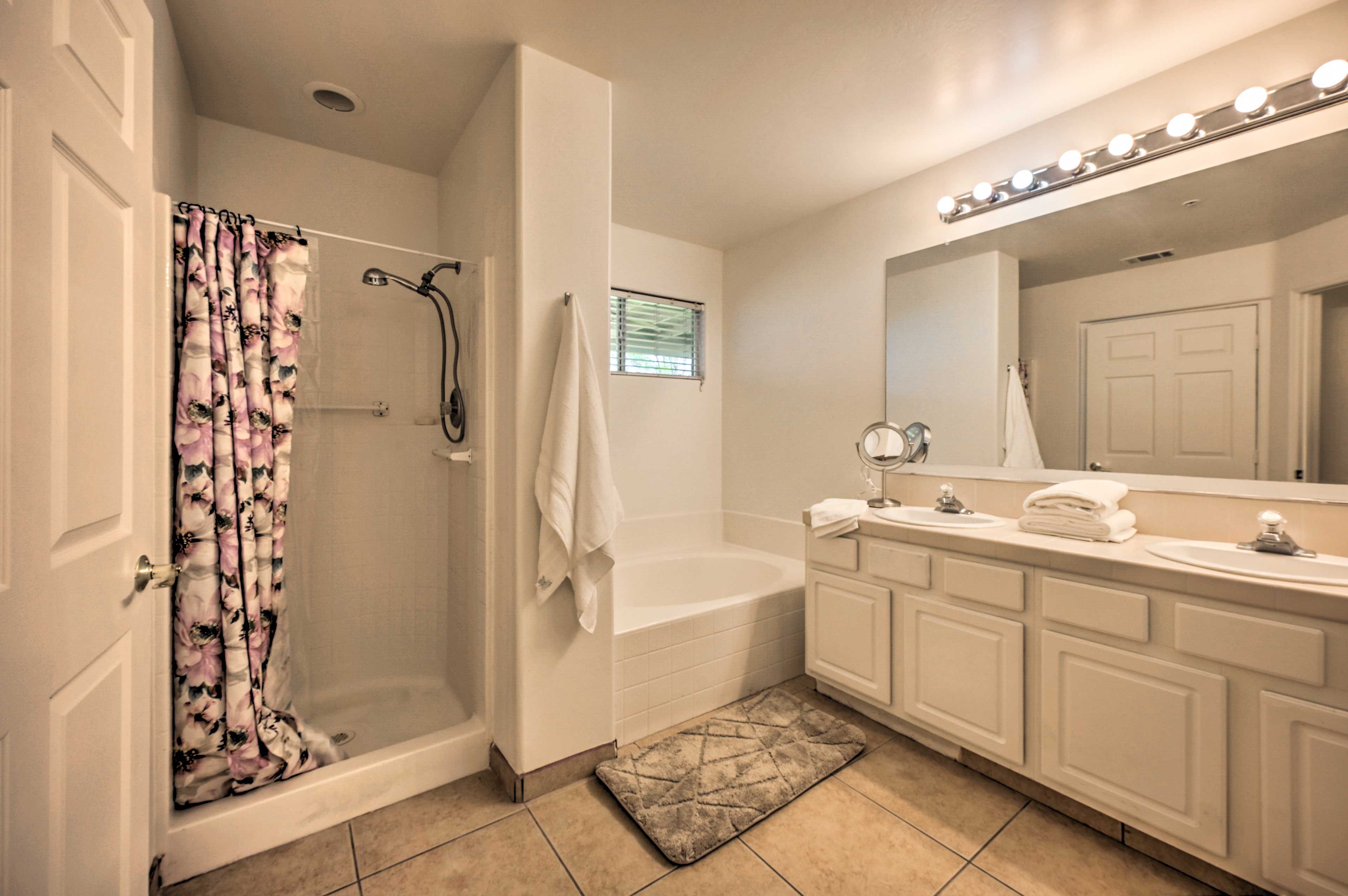 Full Bathroom | Access Via Bedroom 1 | Towels Provided