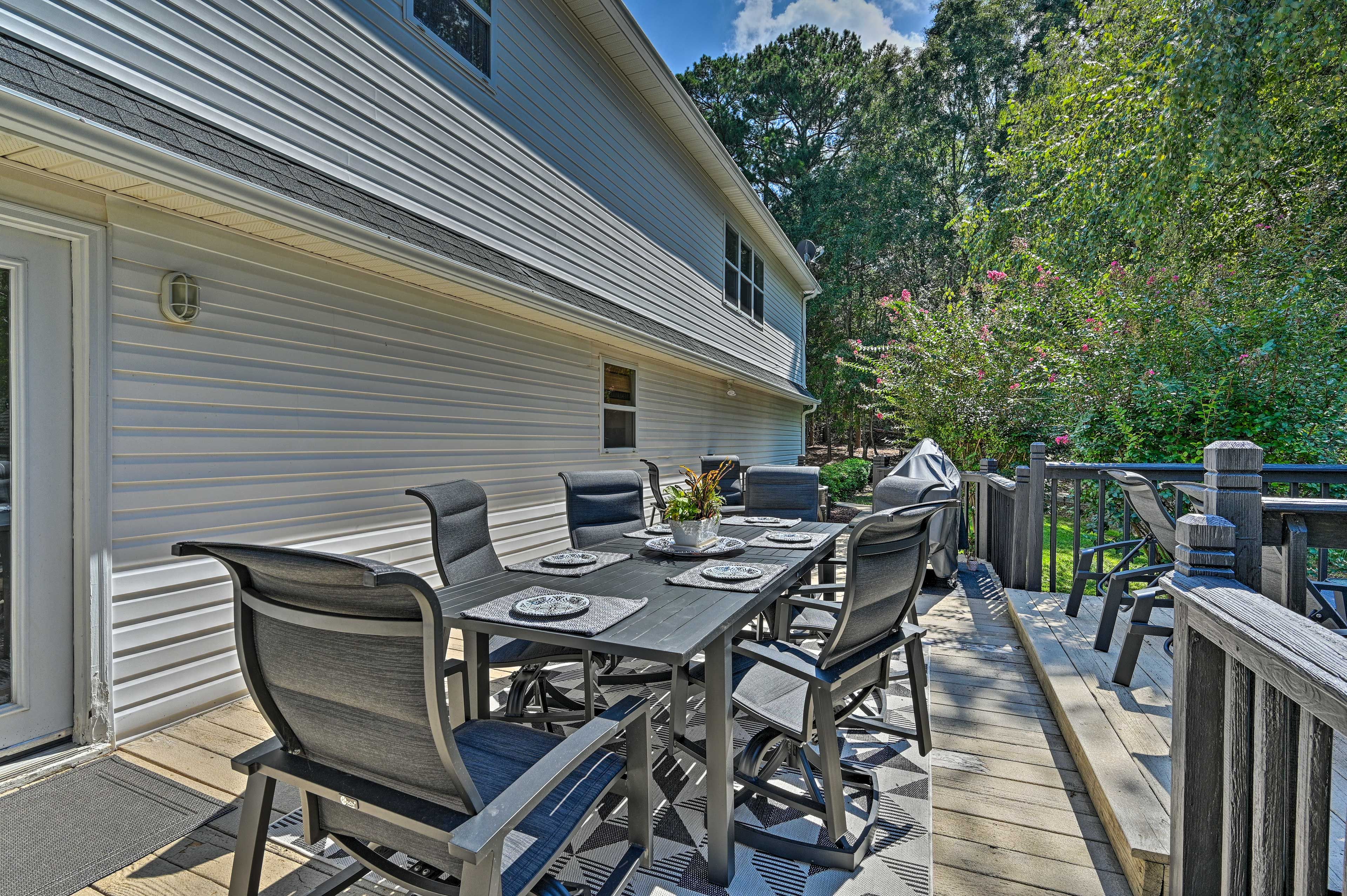 Deck | Outdoor Dining Area