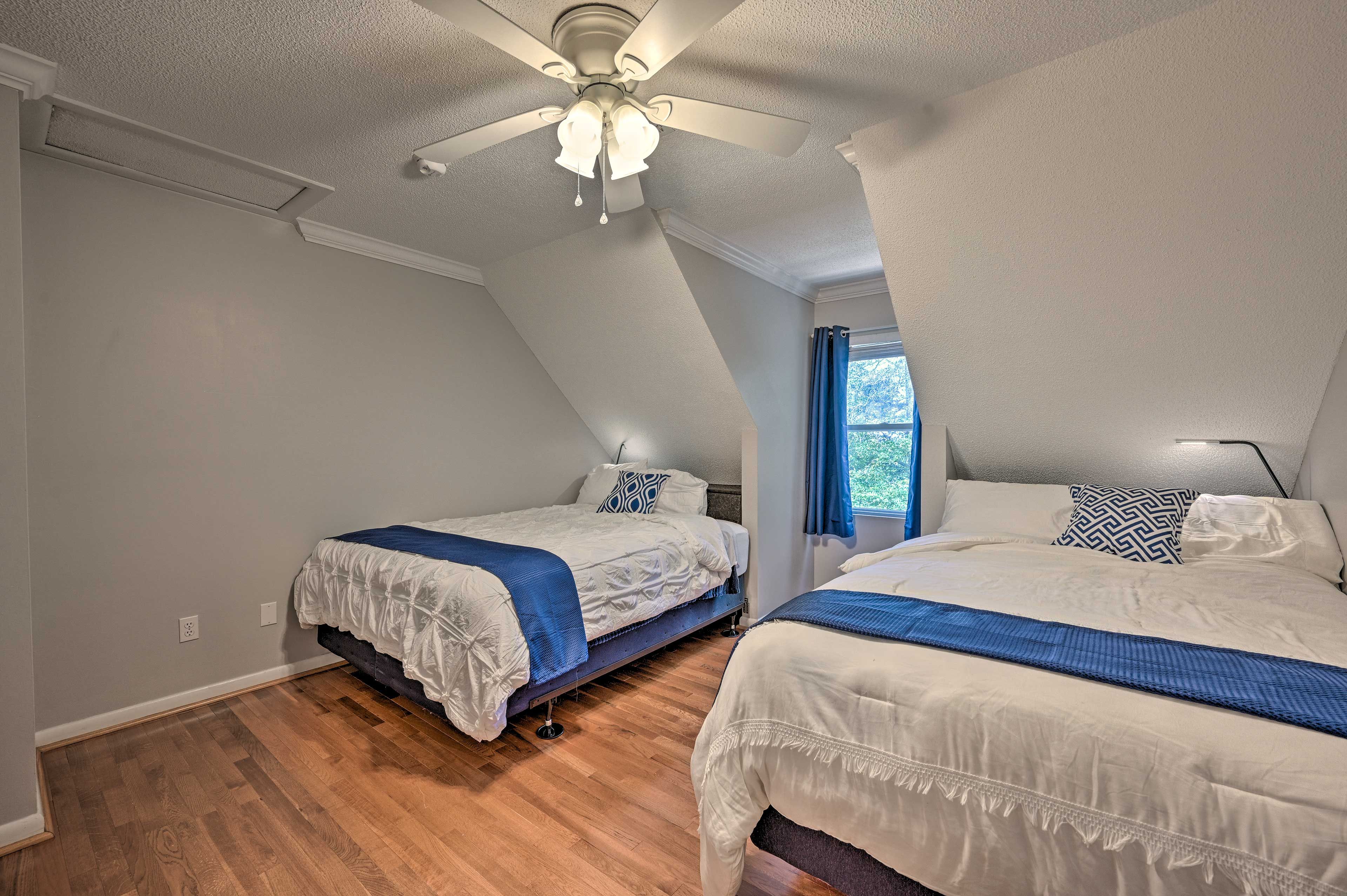 Bedroom 3 | Queen Bed | Full Bed