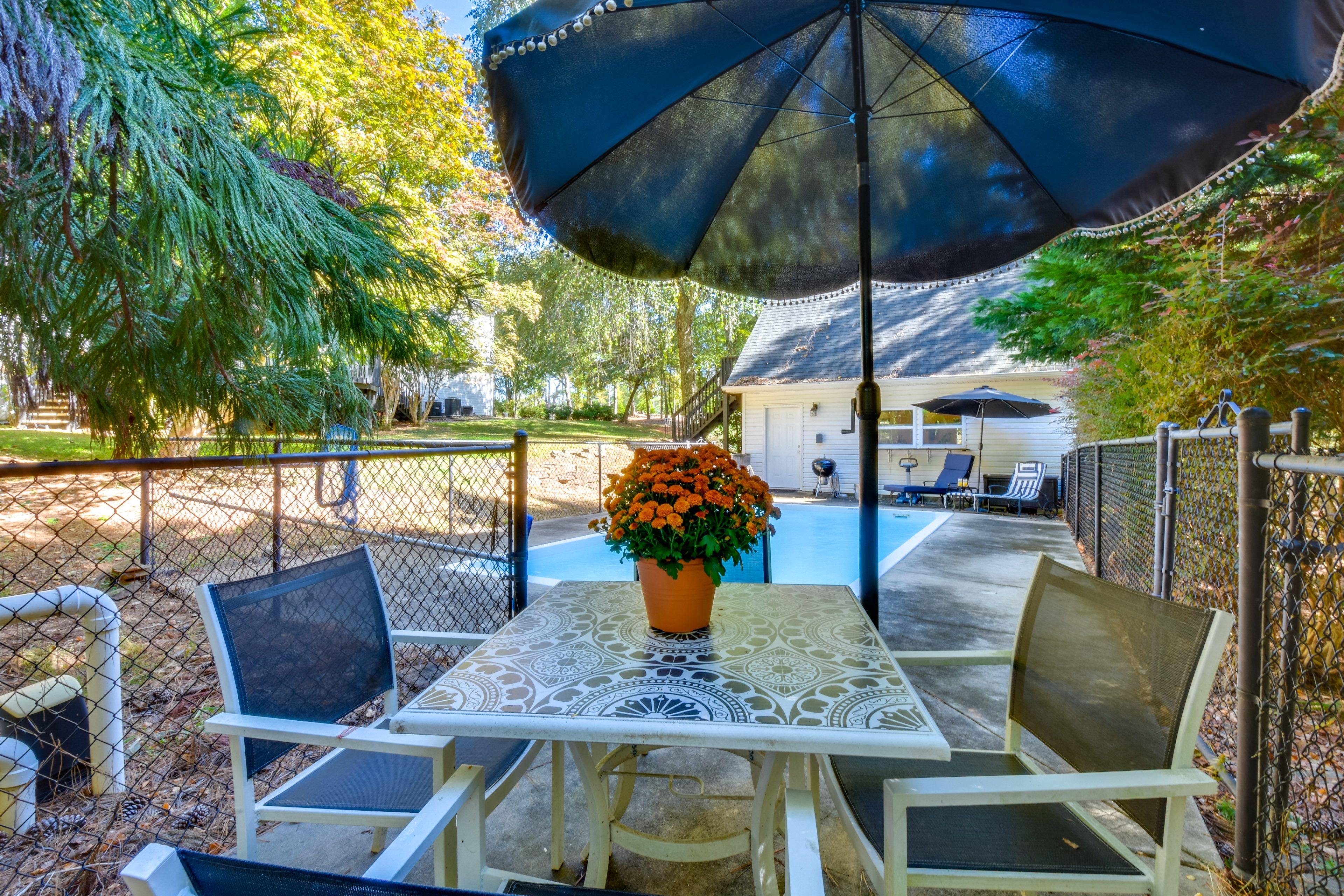 Patio (Pool Not for Guest Use)