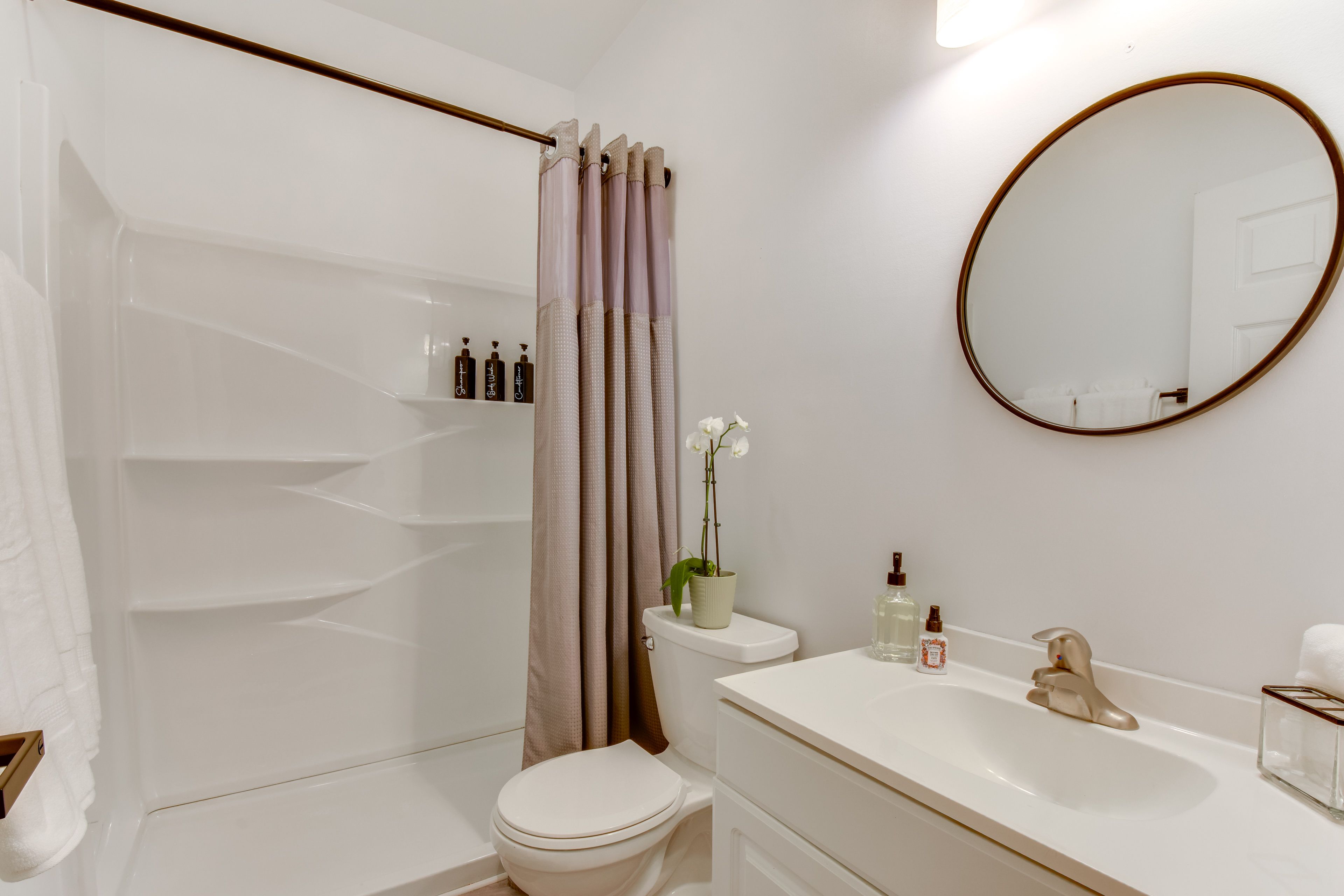 Bathroom | Towels Provided | Complimentary Toiletries | Hair Dryer