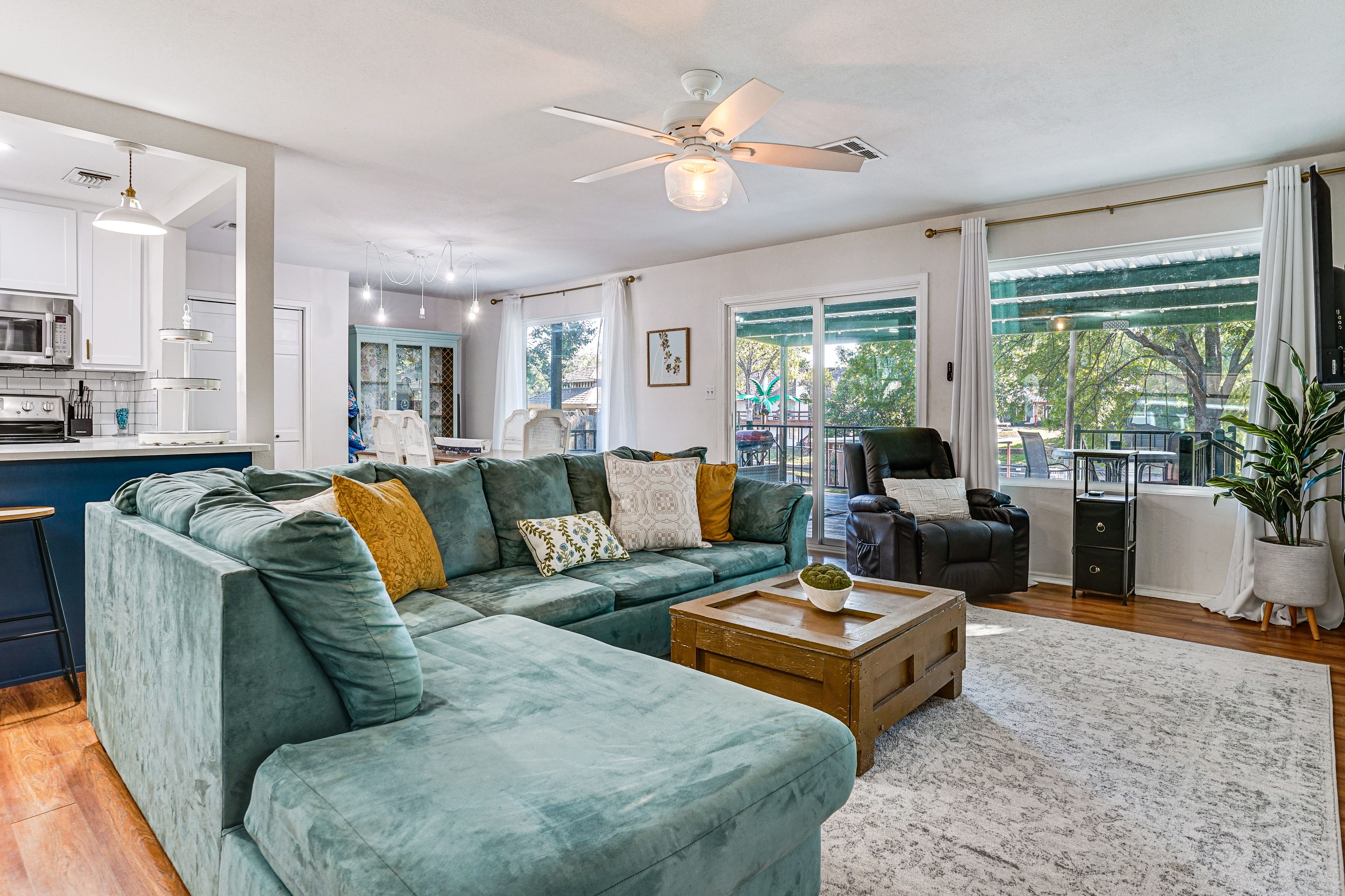 Living Room | Full Sleeper Sofa