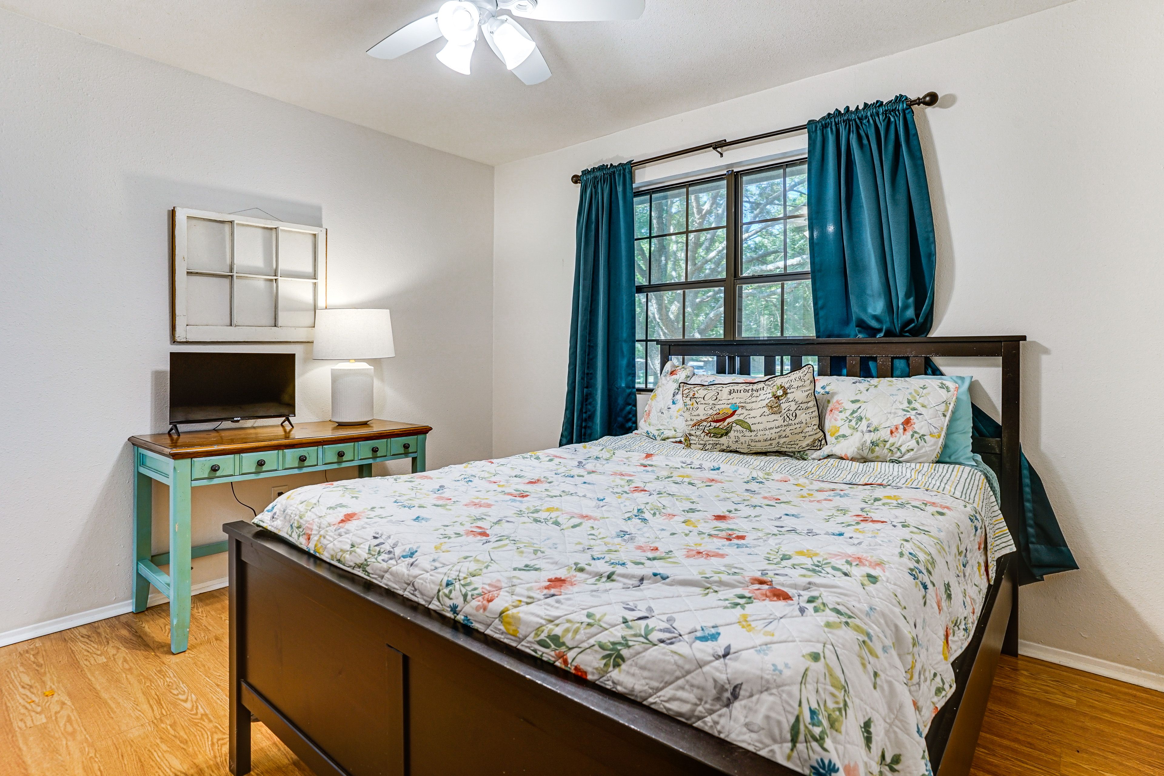 Bedroom 3 | Queen Bed