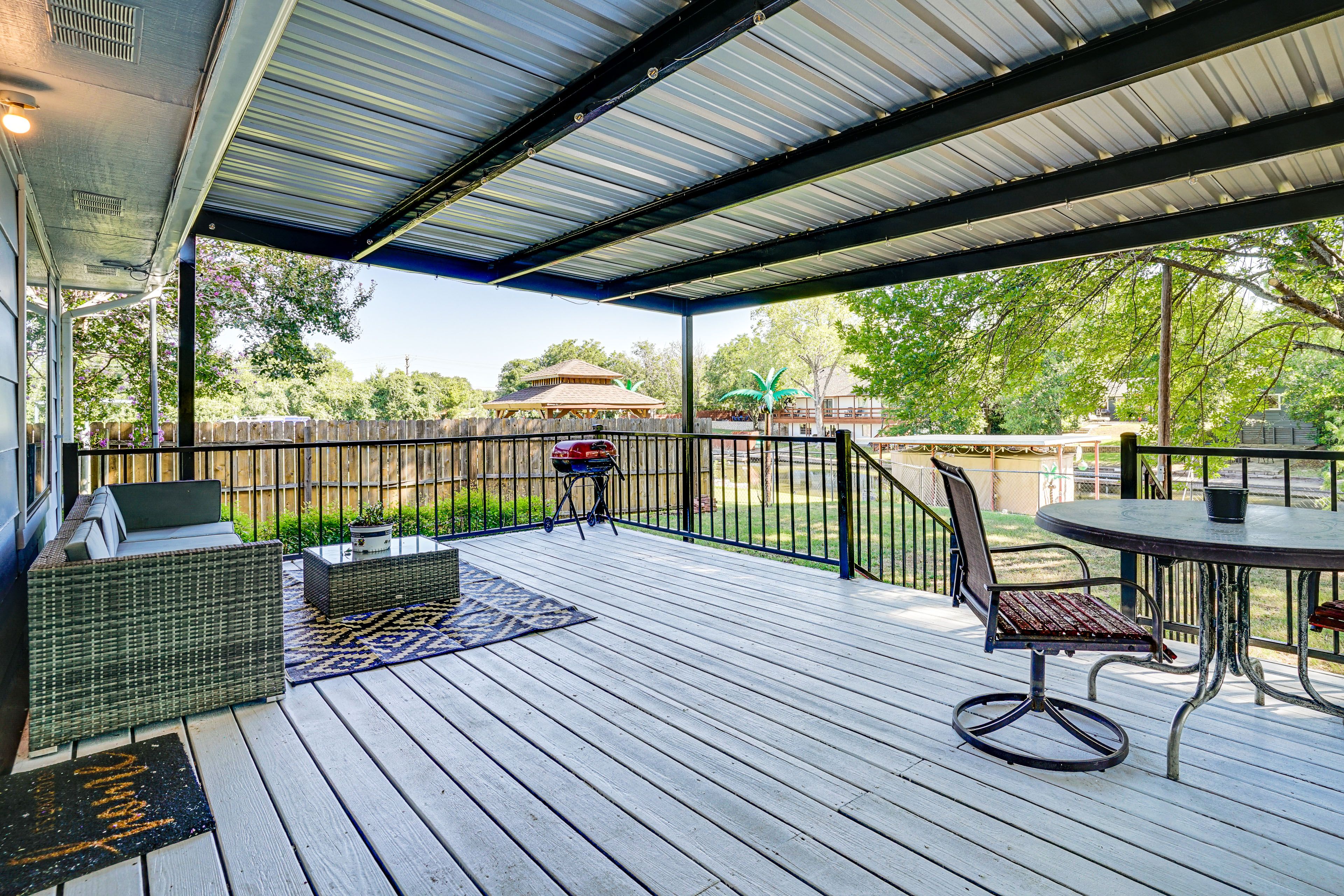 Furnished Deck