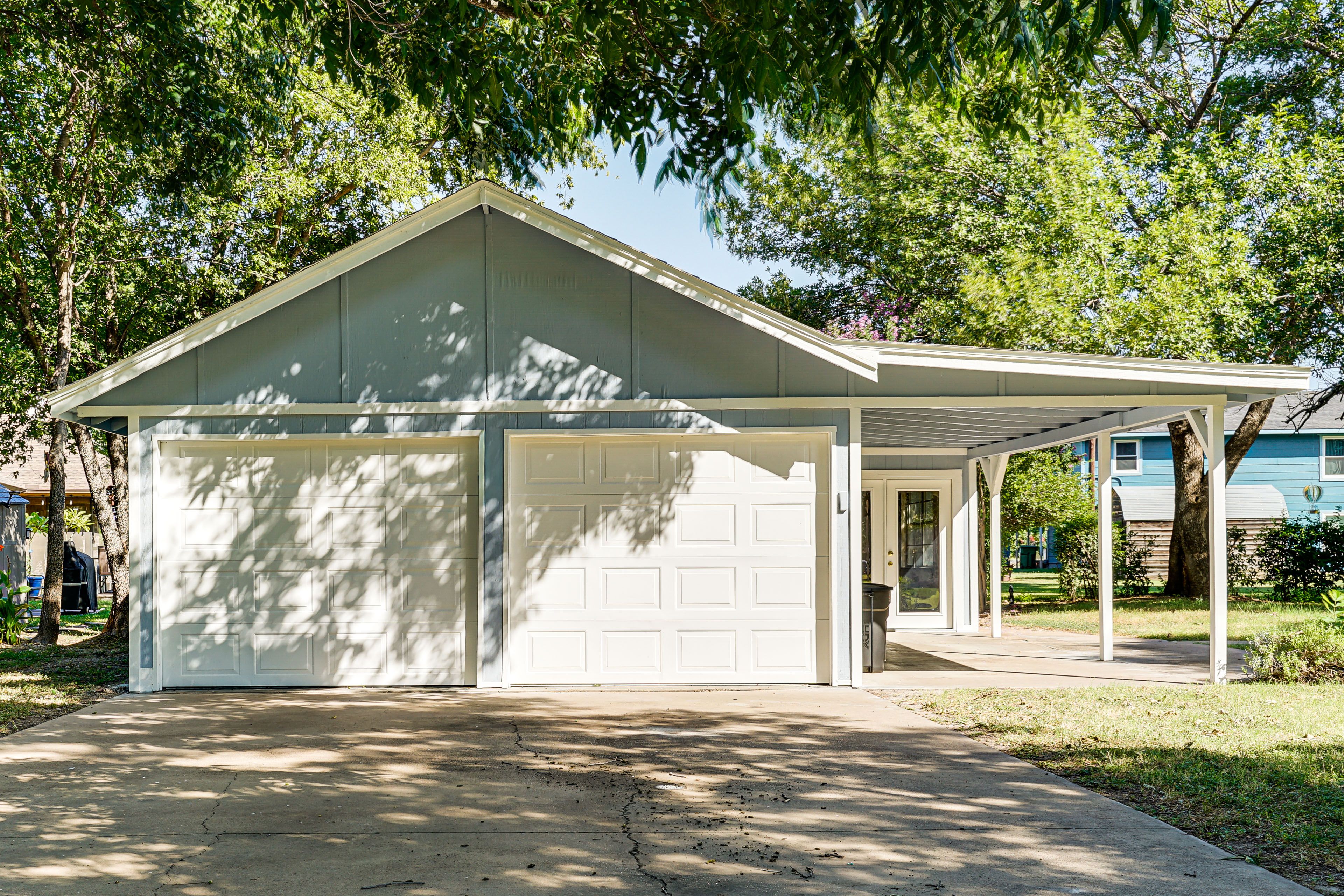 Driveway Parking | 4 Vehicles | Trailer Parking Allowed On-Site