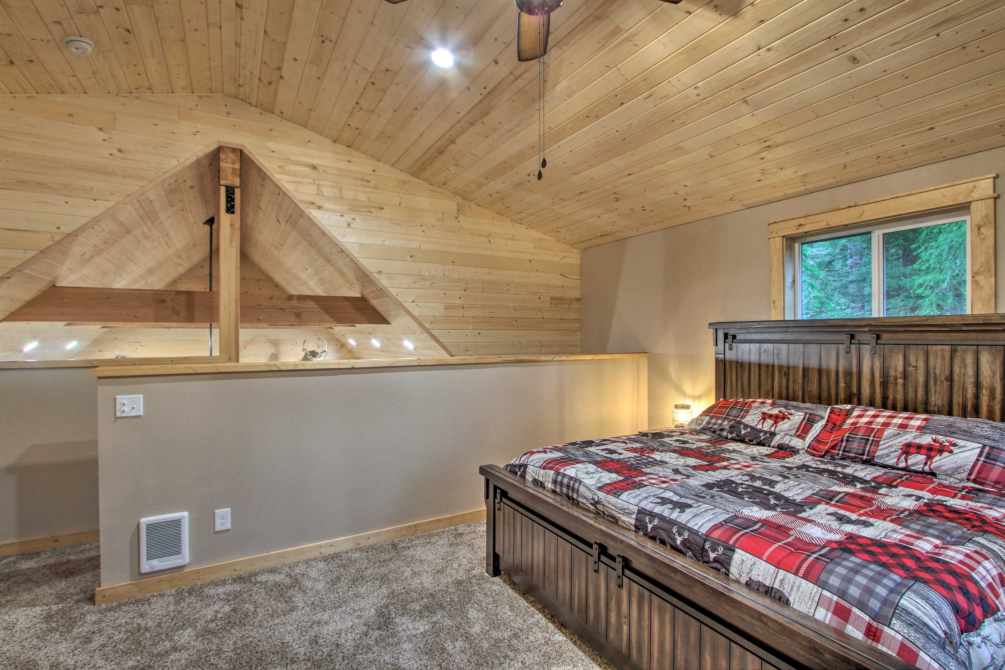 Loft | King Bed | 2nd Floor