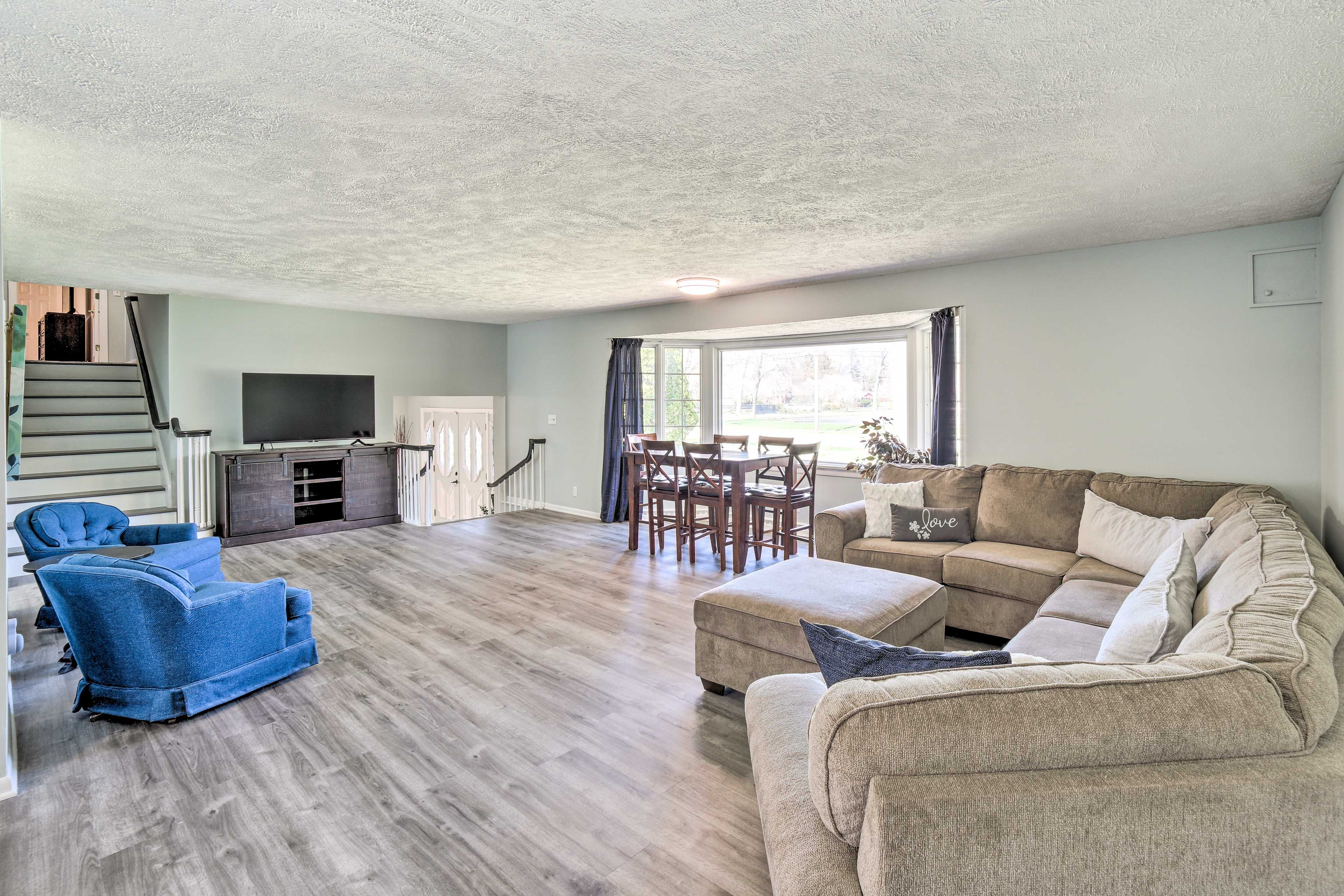 Upstairs Living Room | Smart TV