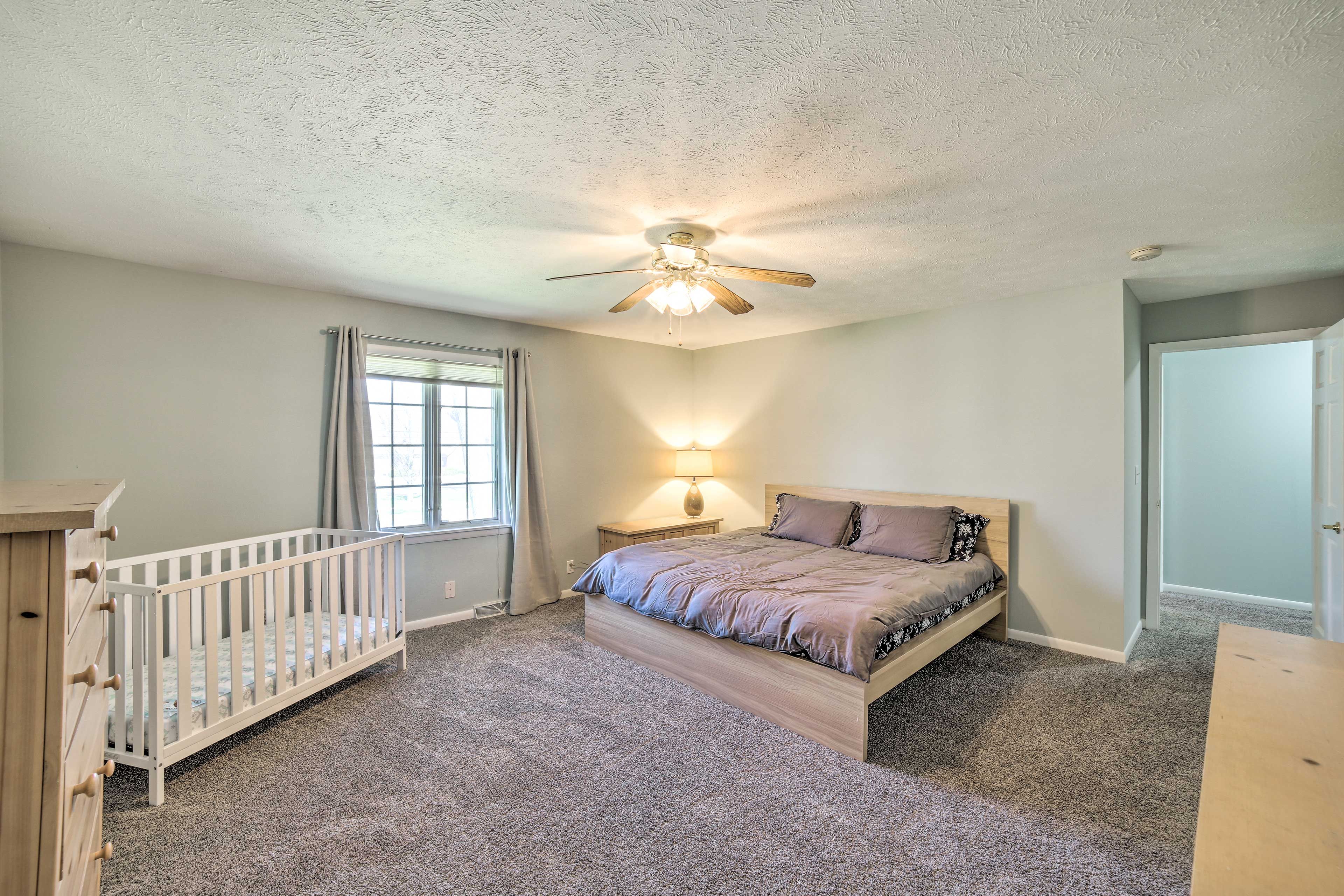 Bedroom 3 | King Bed | Crib | Upper Floor