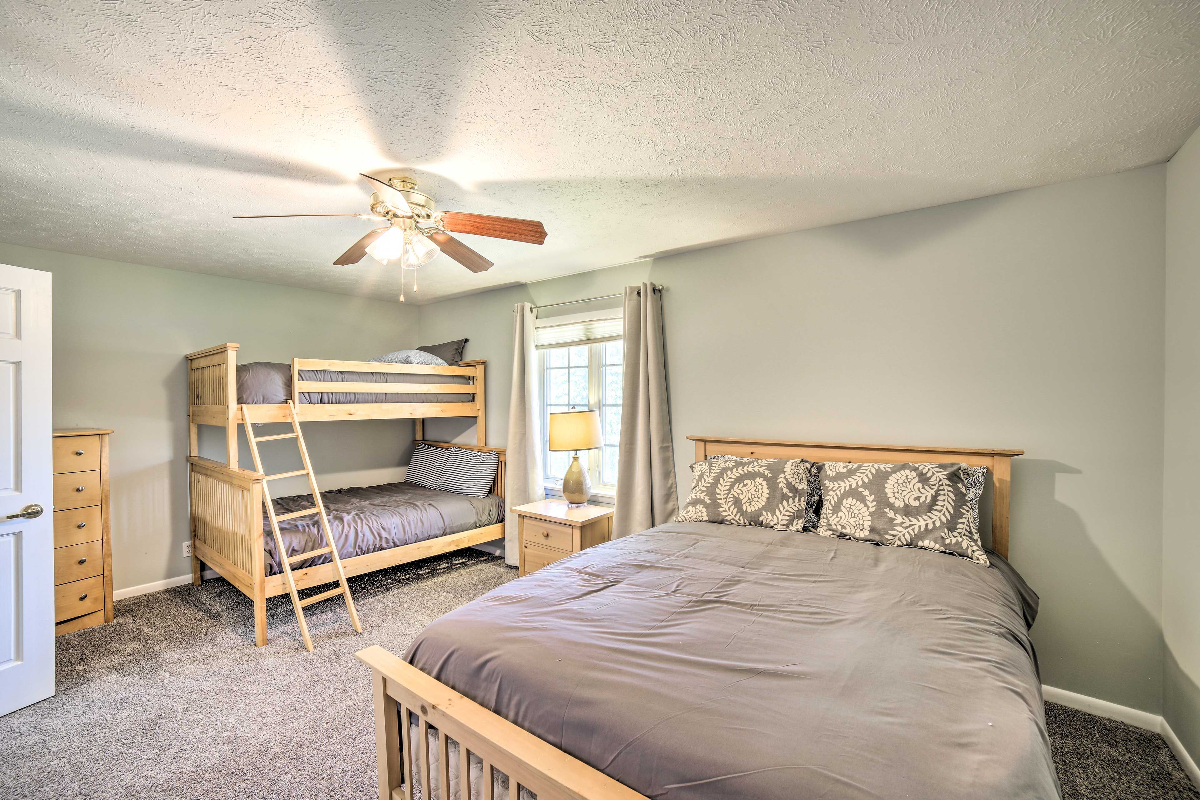 Bedroom 4 | Queen Bed | Twin/Full Bunk Bed | Upper Floor