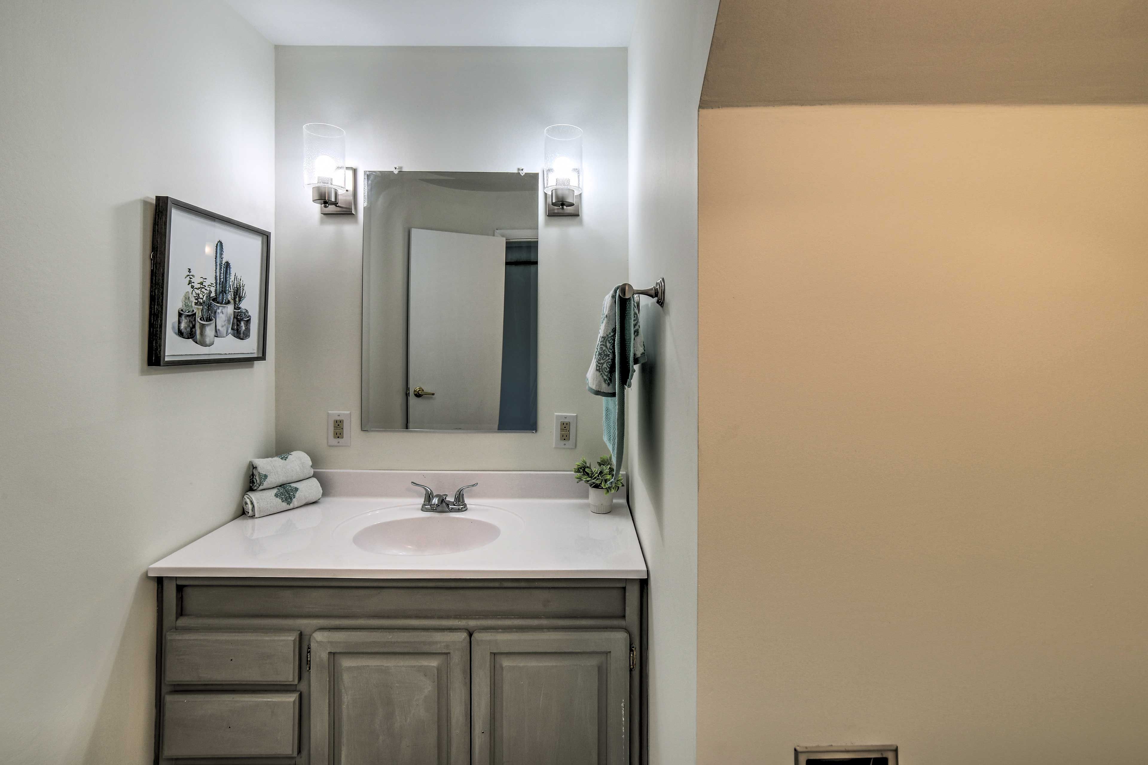 Half Bathroom | Main Floor