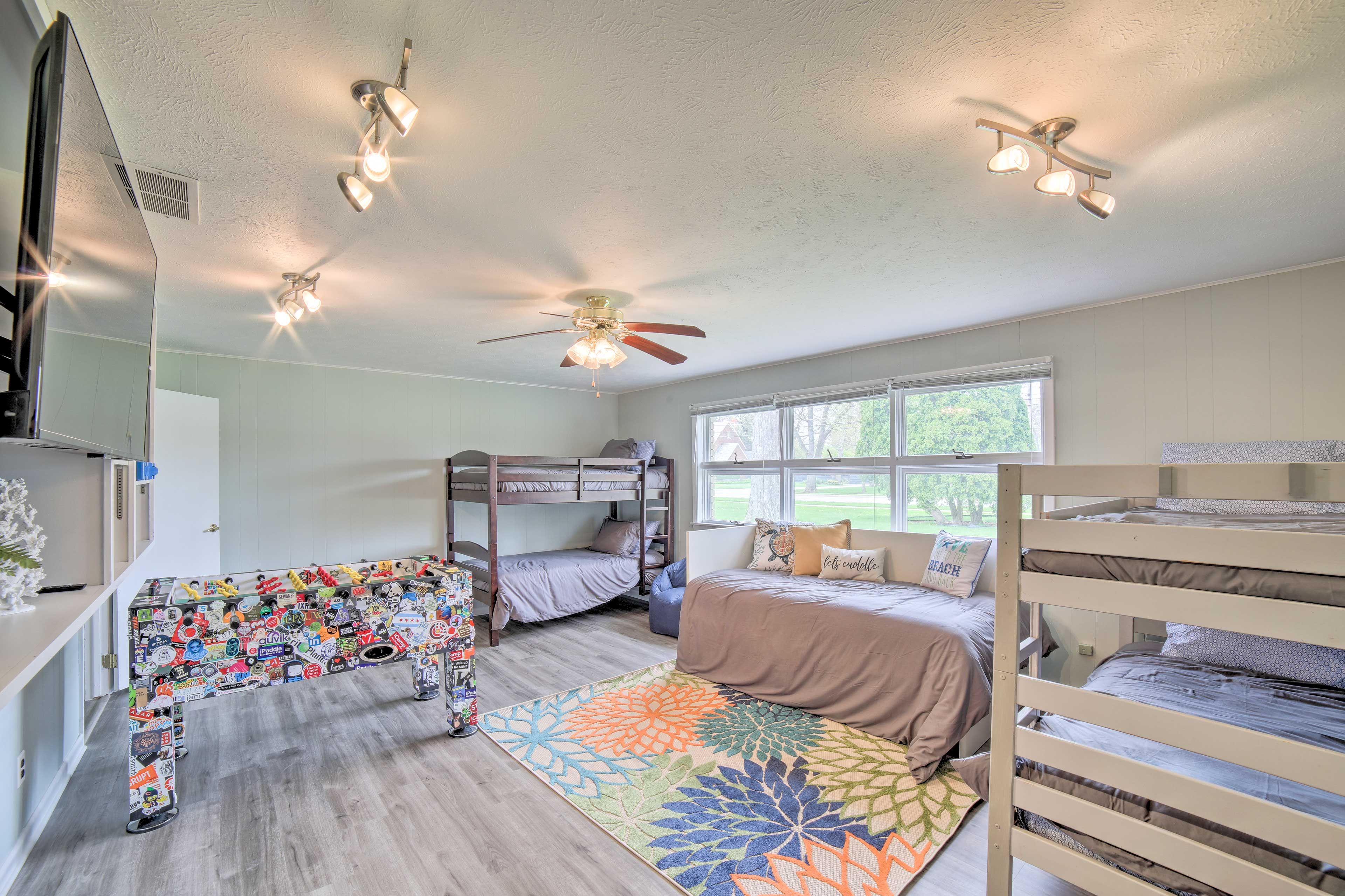 Bedroom 1 | 2 Twin Bunk Beds | Twin Daybed | Main Floor