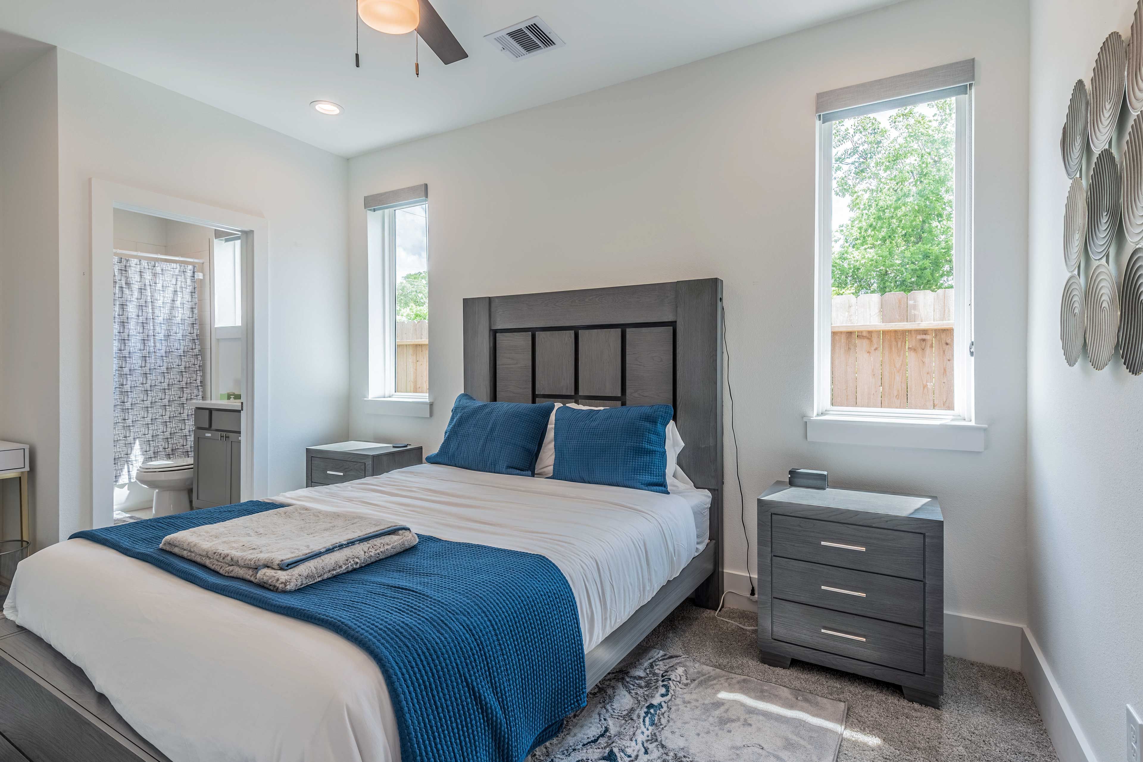 Bedroom 2 | Smart TV w/ Cable