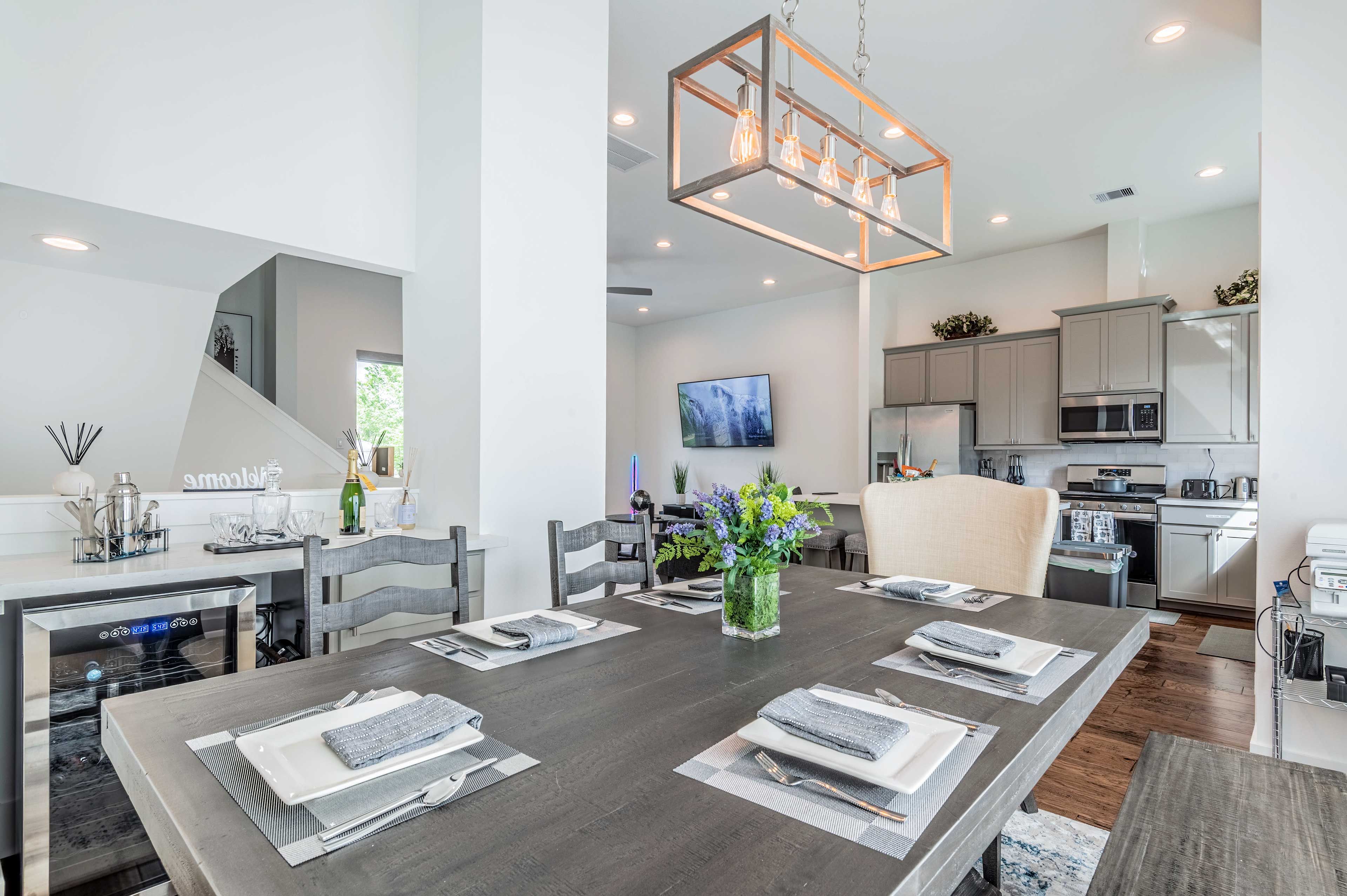 Dining Area | Dishware & Flatware
