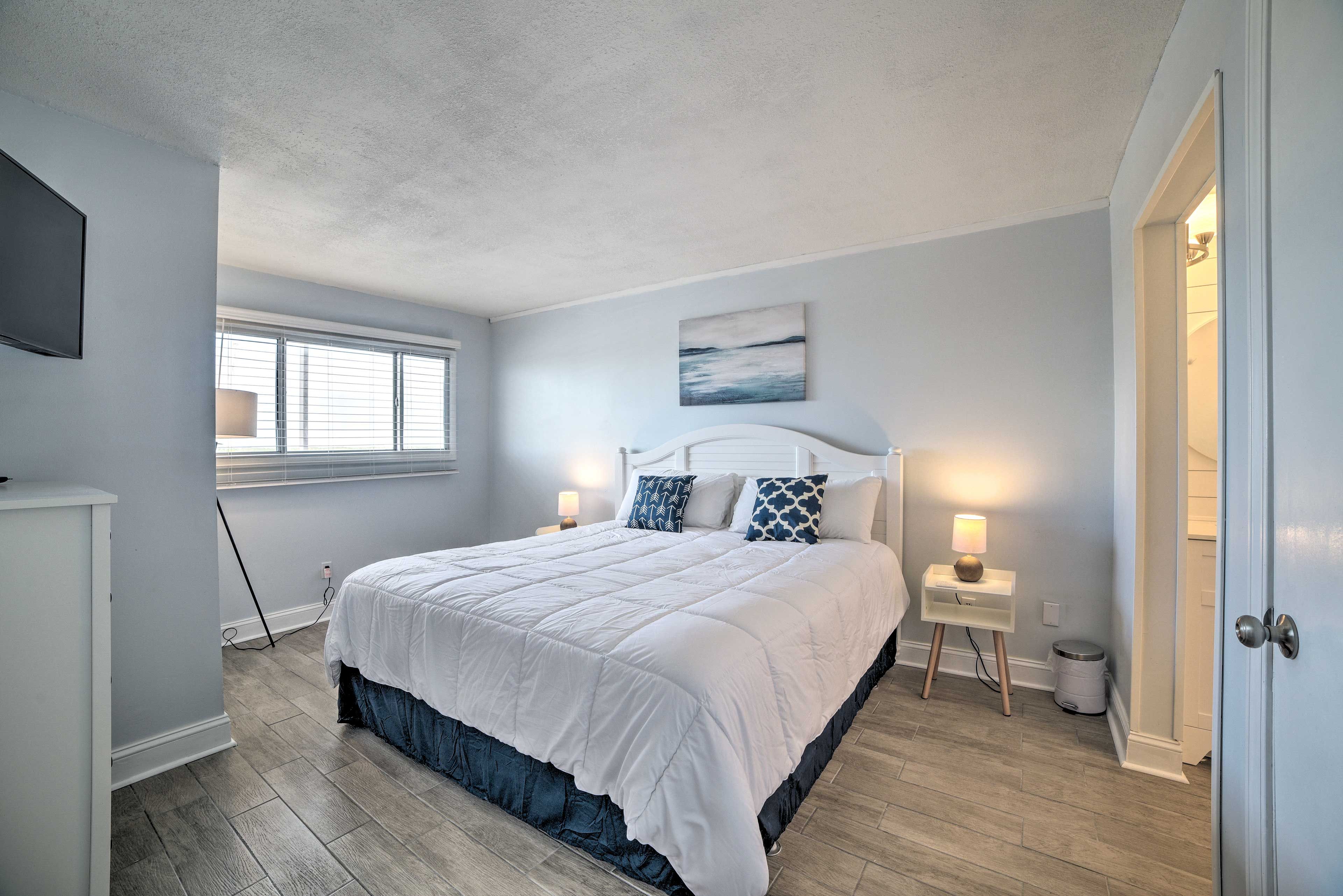 Bedroom | King Bed | En-Suite Bathroom